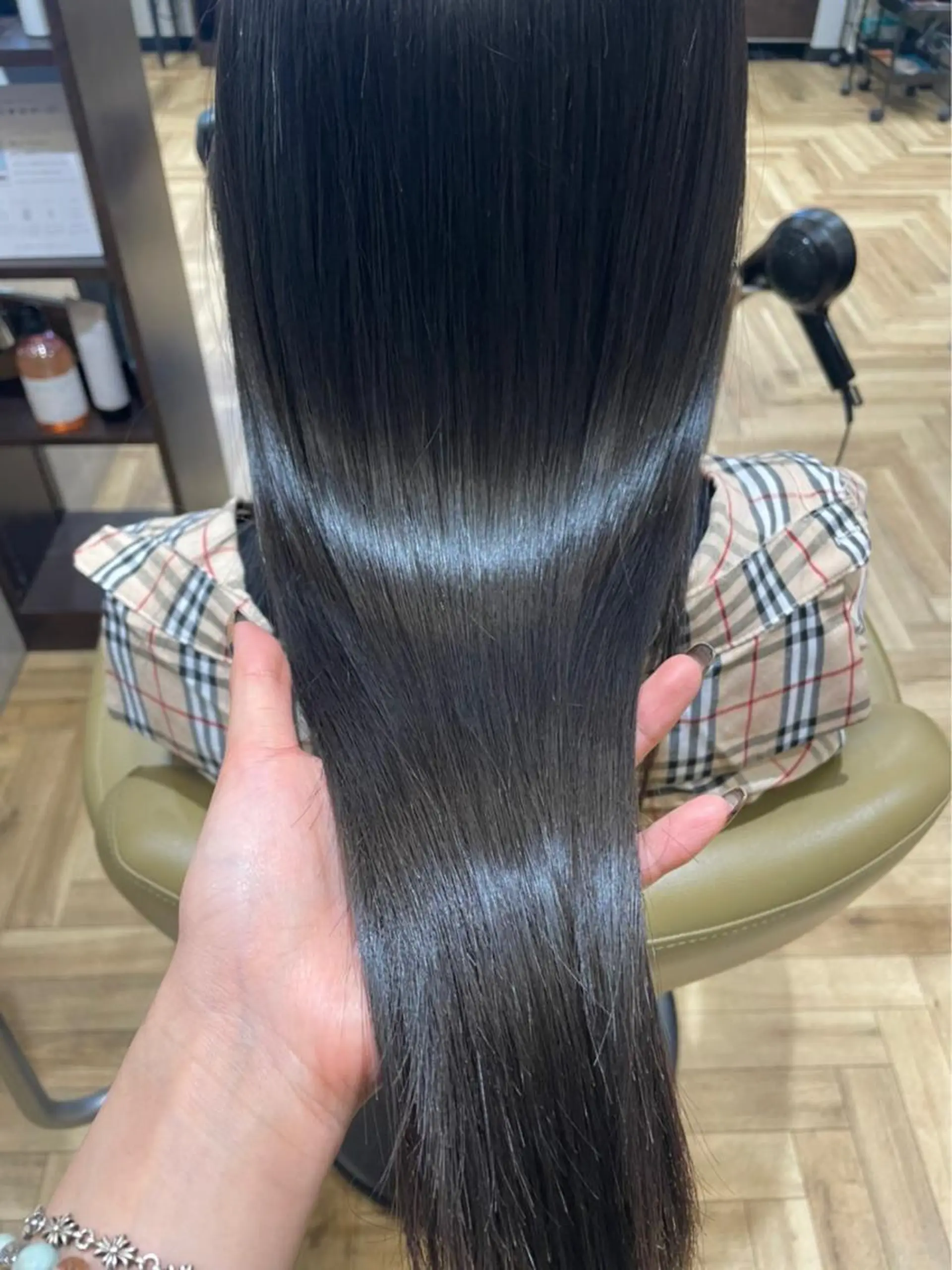 セミロング トリートメント 岡村 真子のヘアスタイル