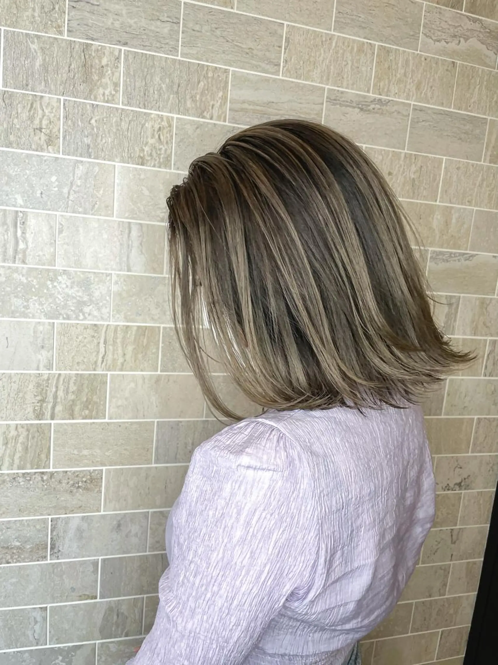 ミディアム ヘアカラー ブリーチ毛矯正.髪質 改善.髪にドラマをのヘアスタイル