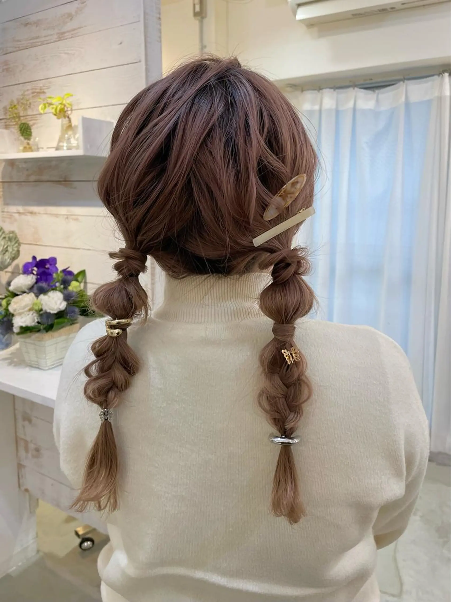 ロング ヘアアレンジ 成人式 卒業式のヘアスタイル ブリーチなしカラー ダブルカラーエクステのヘアスタイル