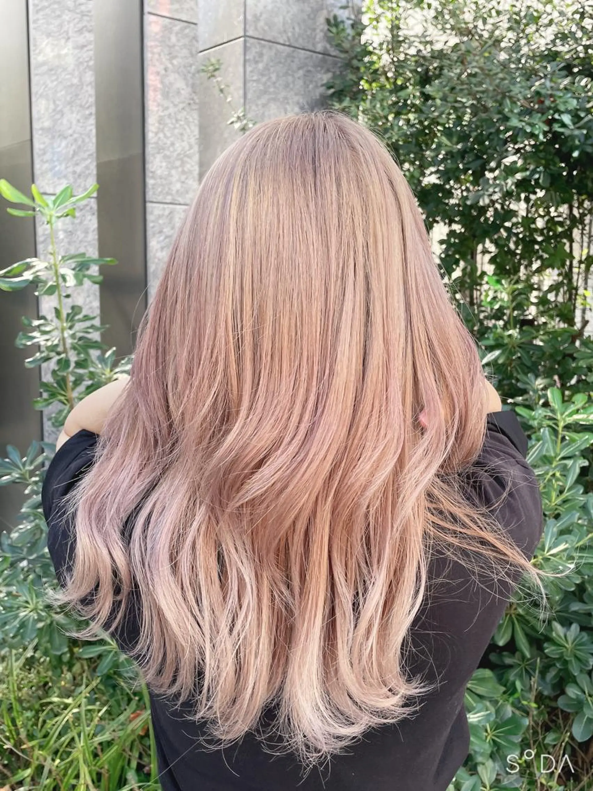 ロング カラー ダブルカラー 京地 麻侑のヘアスタイル