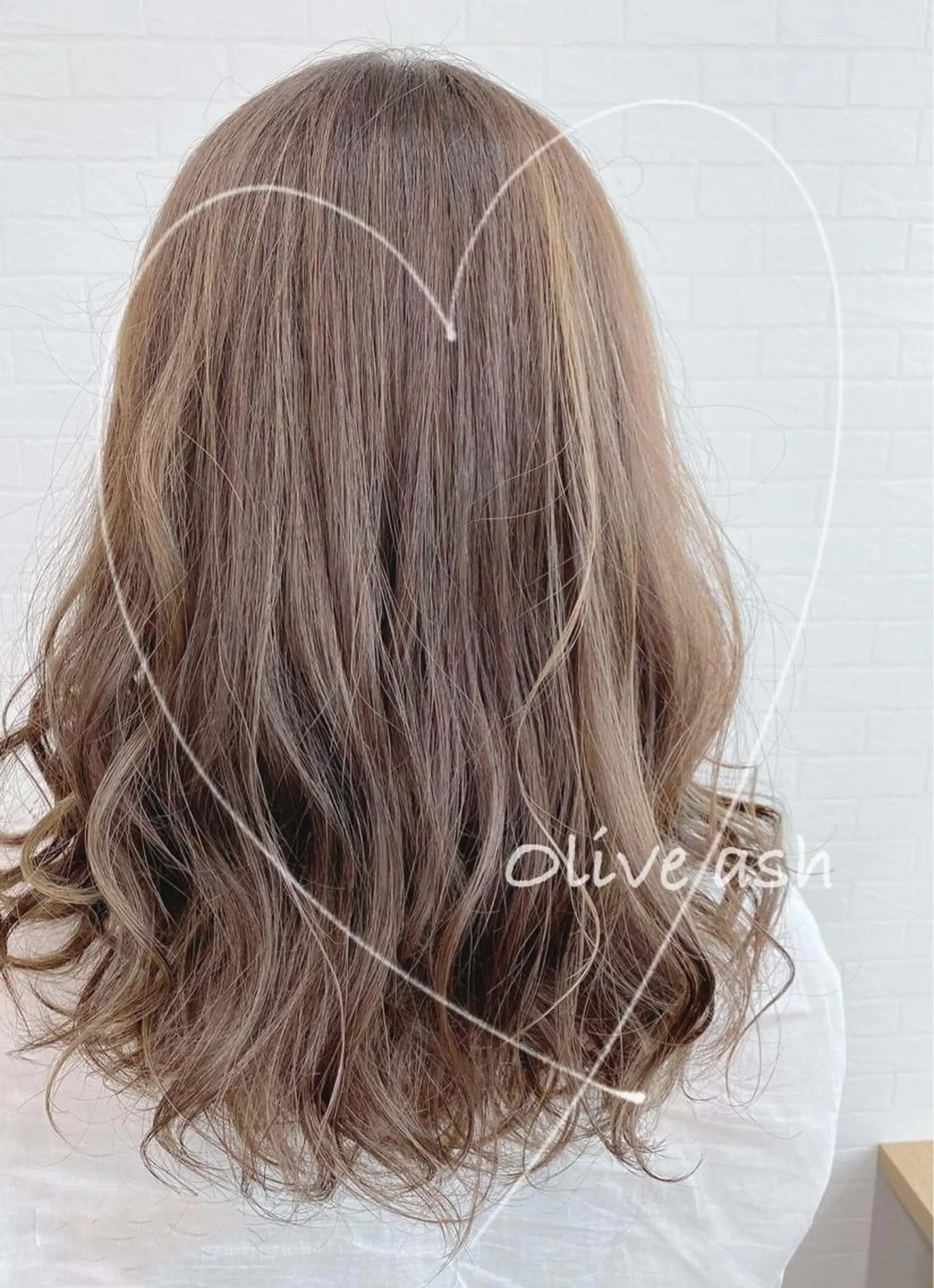 ミディアム カラー アッシュ 透明感カラー ハイライトカラー オリーブアッシュ ハイライト GRANLUSSO 〜グランルッソ駅前店所属・木口 嘉美のヘアスタイル