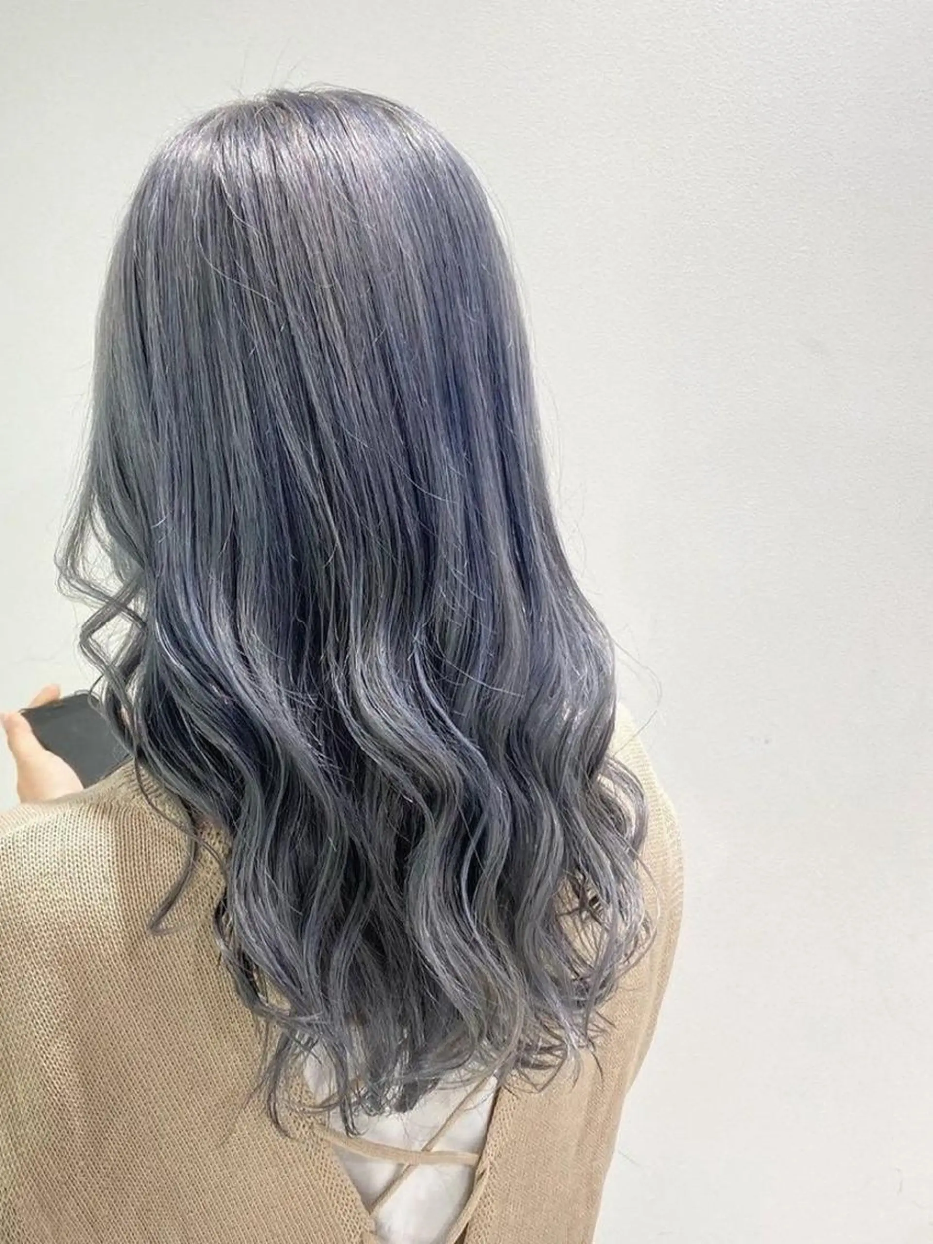 ロング カラー ブルーカラー シルバー ヘアカラー トリートメント ブリーチカラー🌈 嘉名 真樹のヘアスタイル