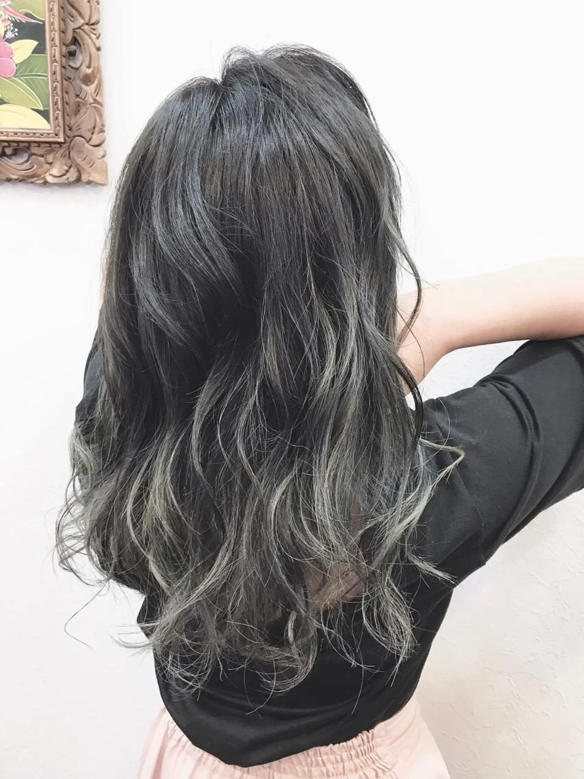 セミロング カラー アッシュ アッシュグレー ブリーチ 透明感カラー ハイライトカラー 店長担当🌟 矢吹ガブリエル🌟のヘアスタイル
