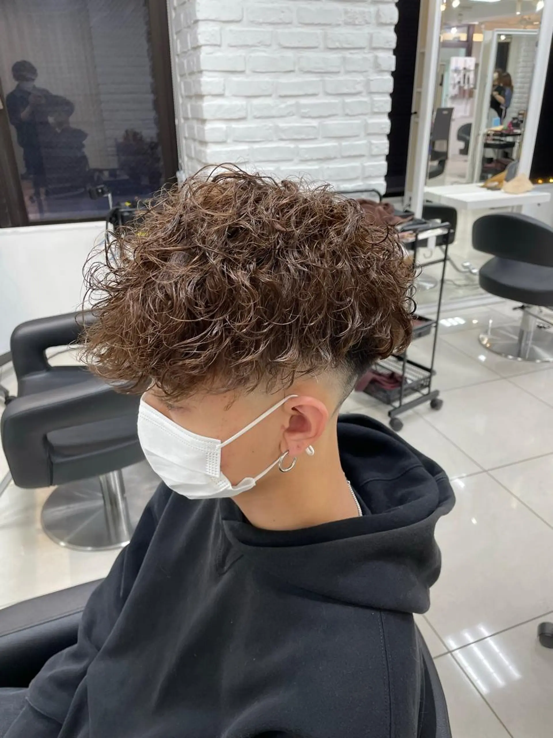 ショート カラー パーマ ブラウンカラー フェザーパーマ職人 🪶ryosukeのヘアスタイル