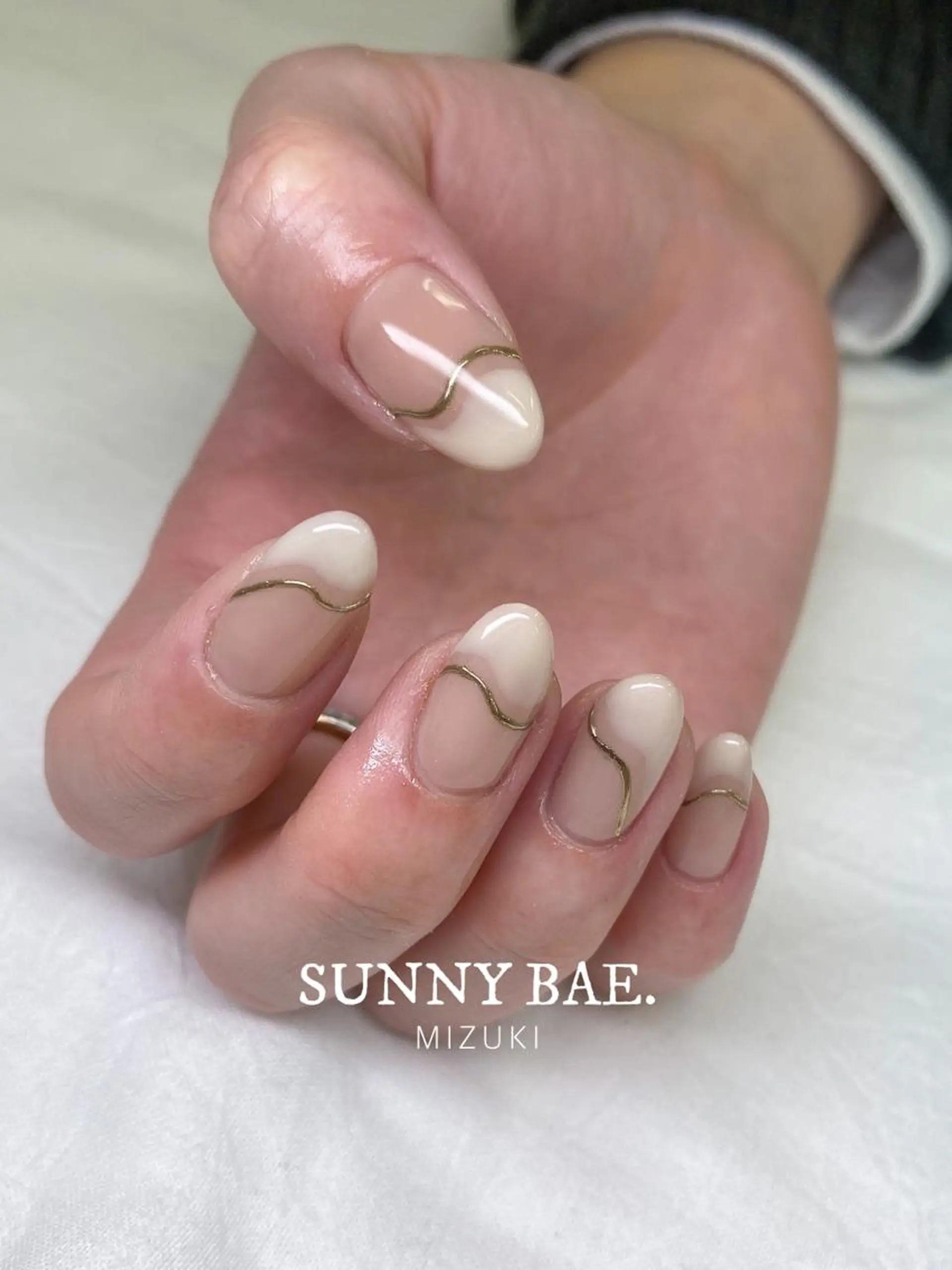 ネイル ミラーネイル SUNNY BAE. 🌼MIZUKIのネイルデザイン