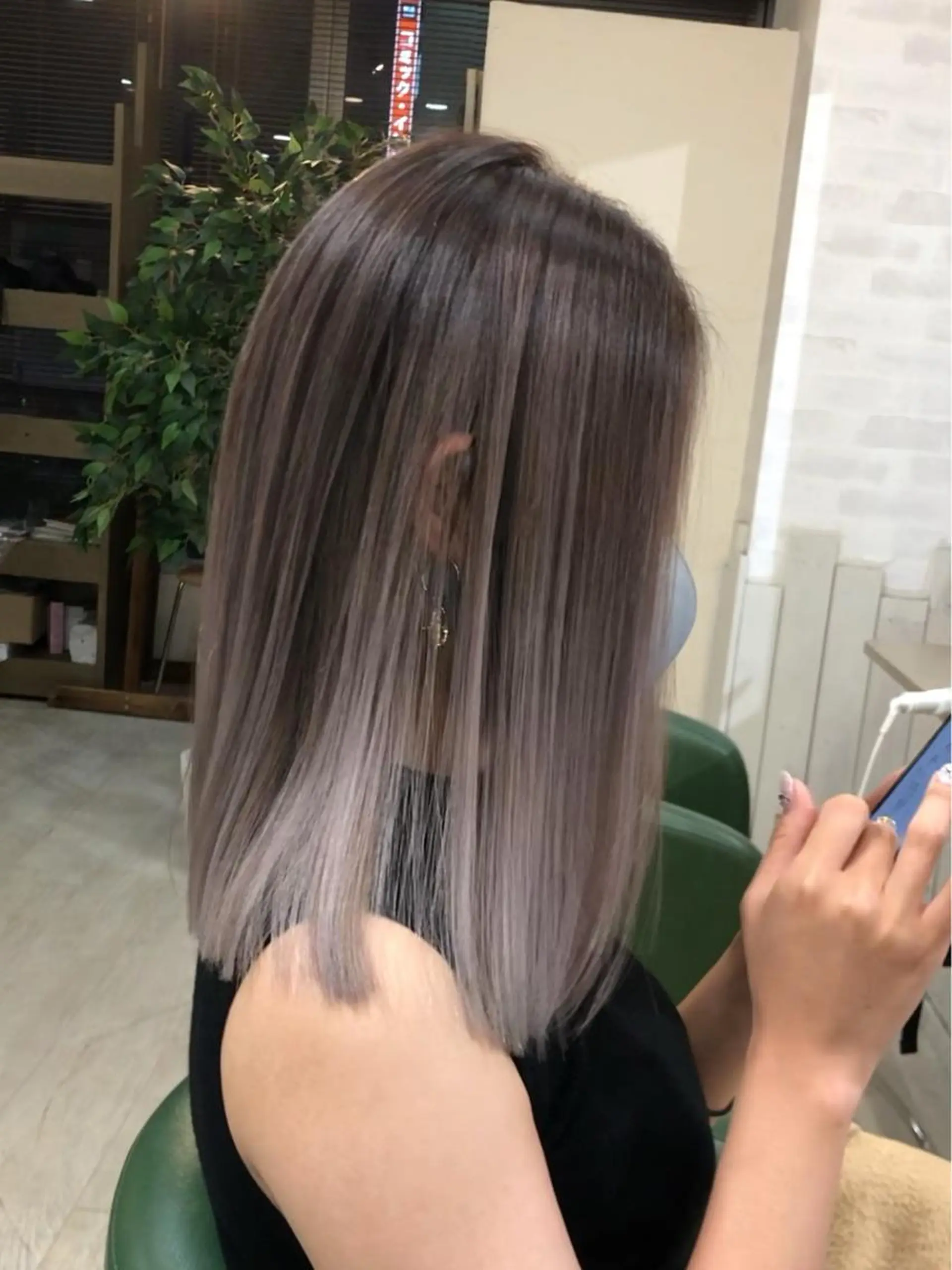 ミディアム カット ヘアカラー 韓国レイヤー外国人風 透明感カラー髪質改善のヘアスタイル