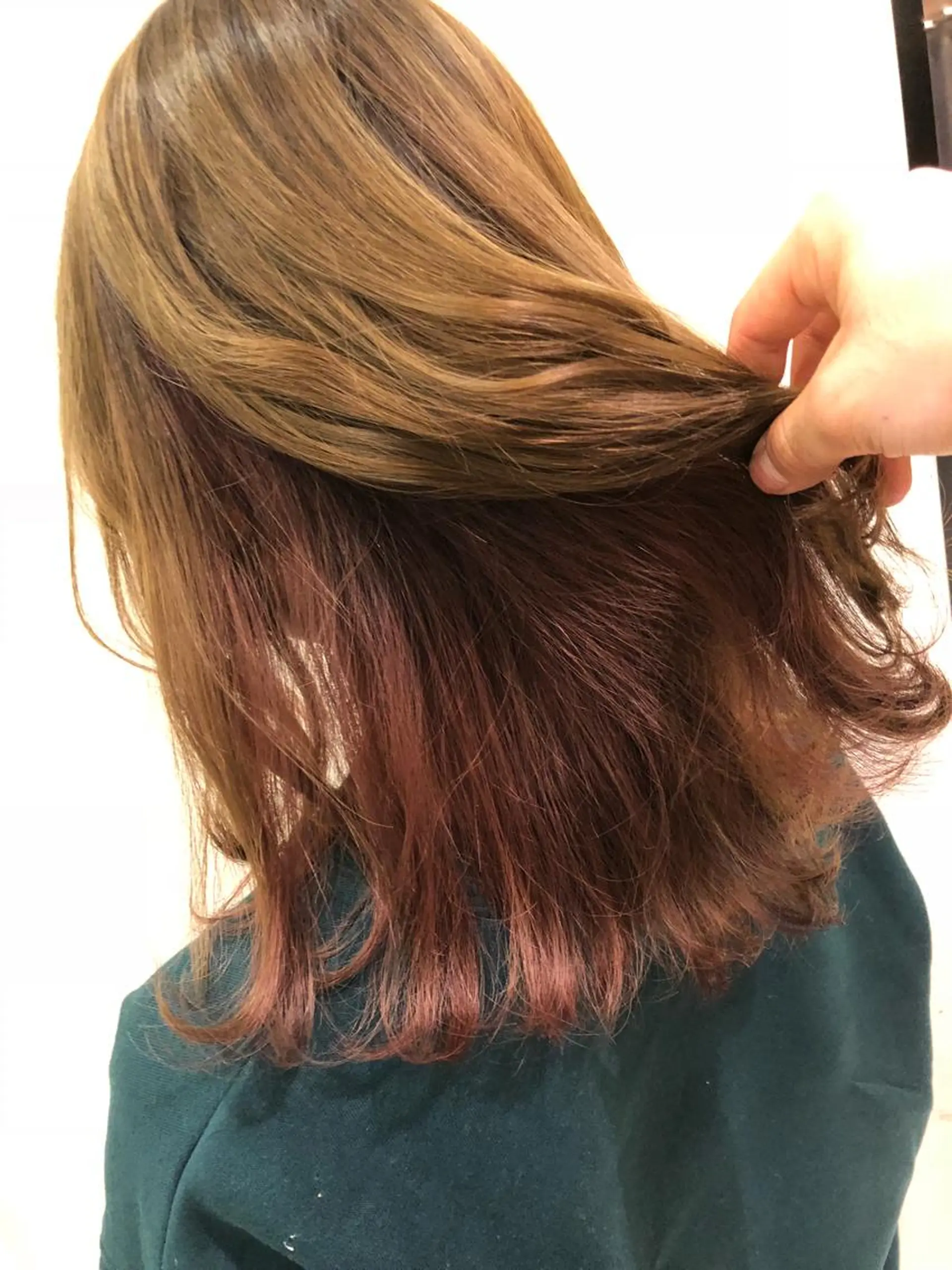 カラー インナーカラー ムトウセイマ/艶髪 /艶ケアWブリーチのヘアスタイル