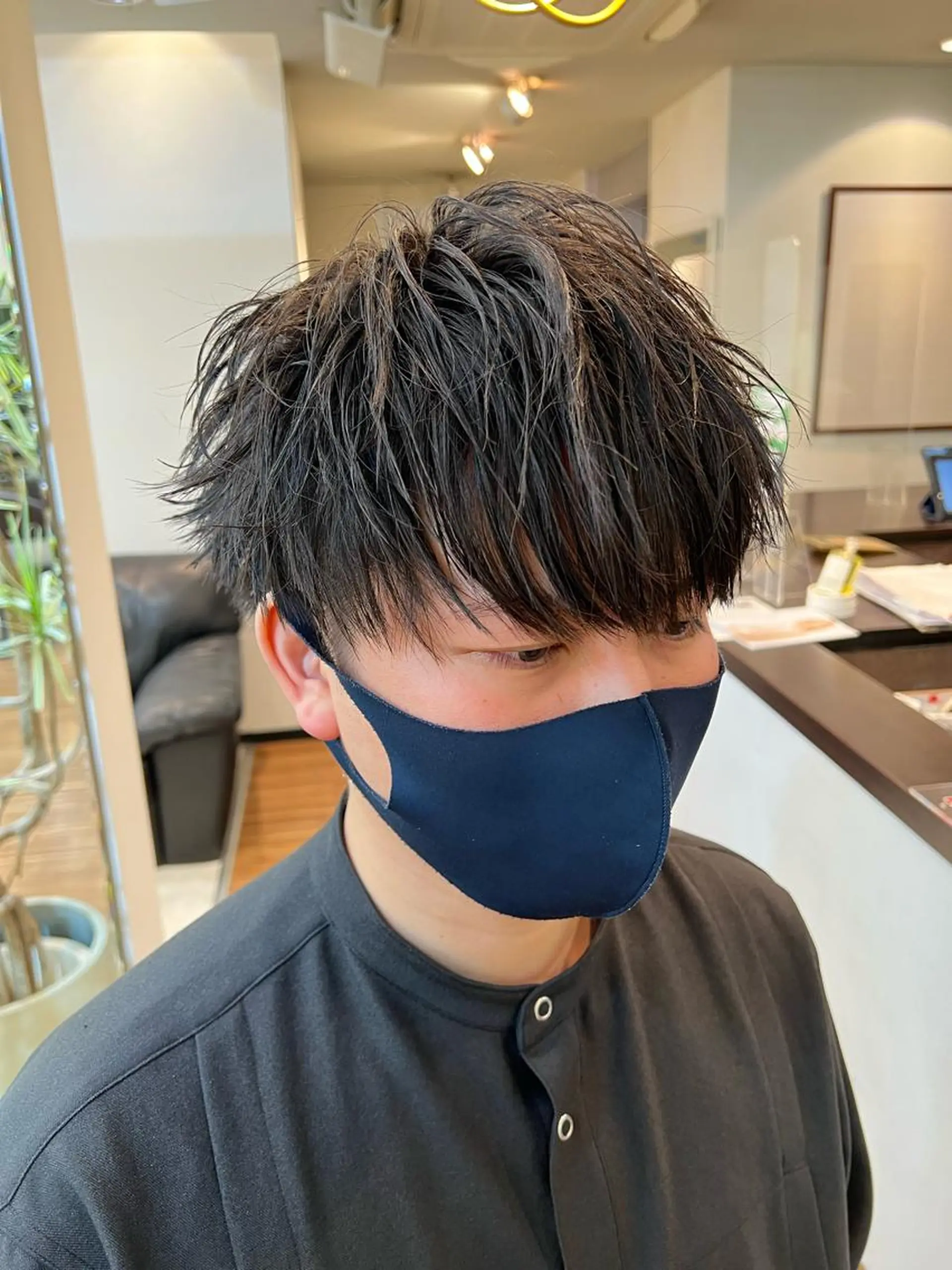 ショート ショートヘア ANKH CROSS 新宿店所属・色ムラ修正の神様 新宿ハイトーンかすみのヘアスタイル