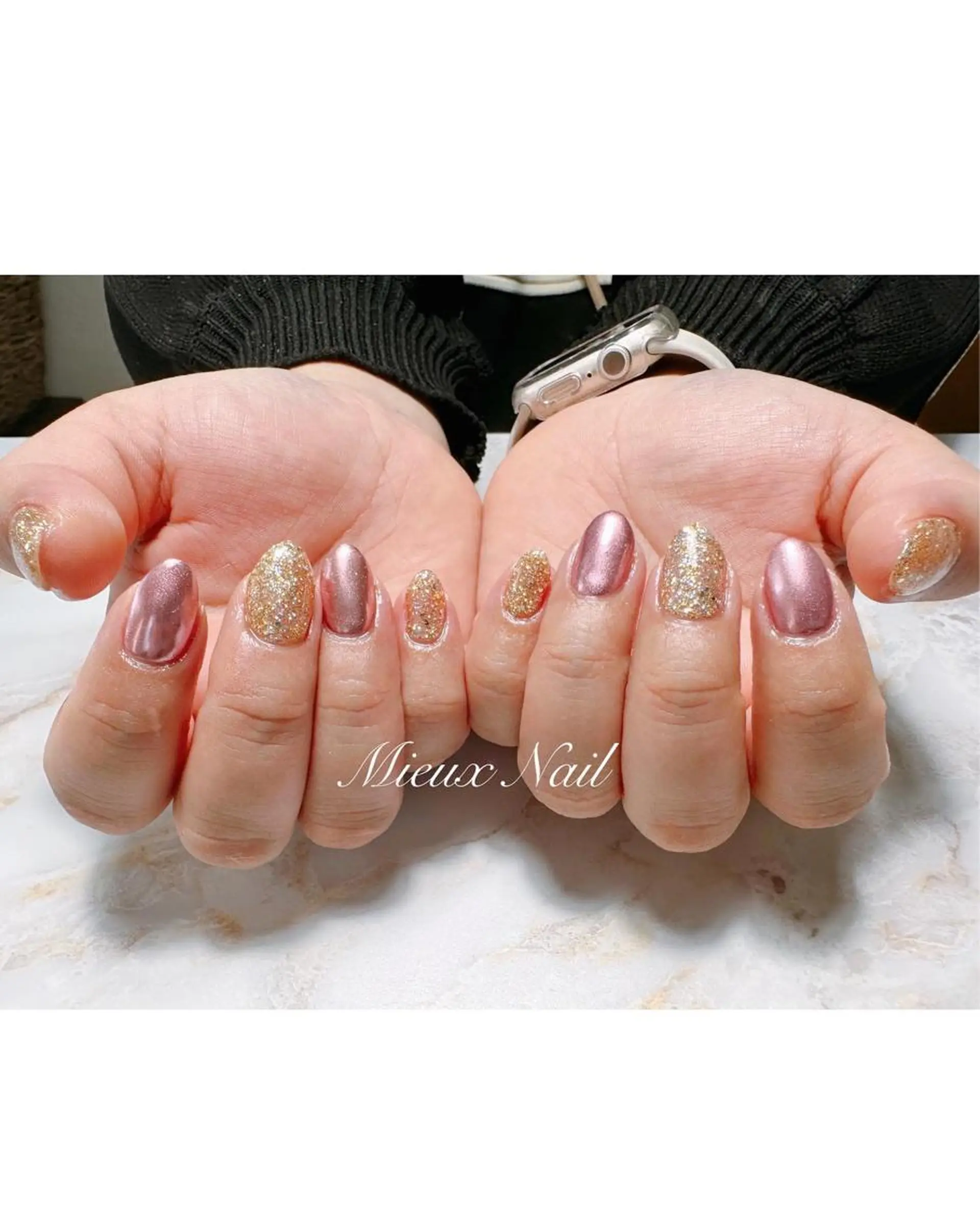 ネイル ゴールド キラキラネイル ミラーネイル ピンク 冬ネイル ハンドネイル 市川 麻衣子のネイルデザイン