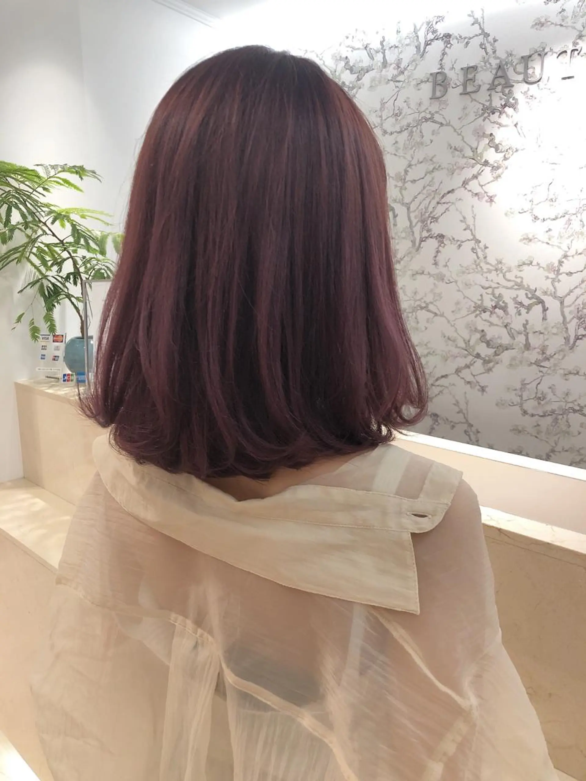 ミディアム カラー 小林 瑚白のヘアスタイル