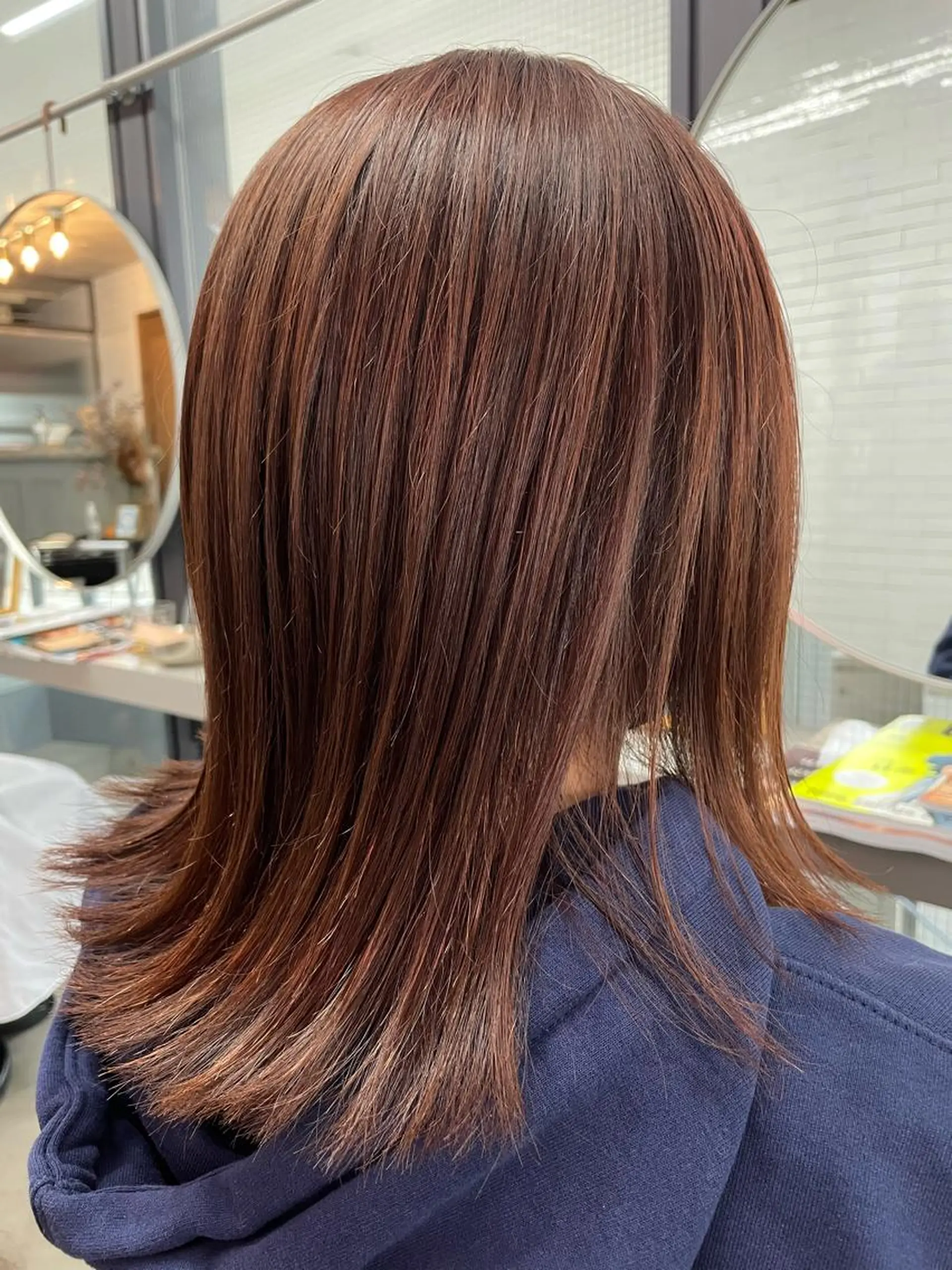 ミディアム カラー ブラウンカラー ピンクカラー ピンクブラウン 外ハネヘア 酸性ストレート やすだ しおりのヘアスタイル