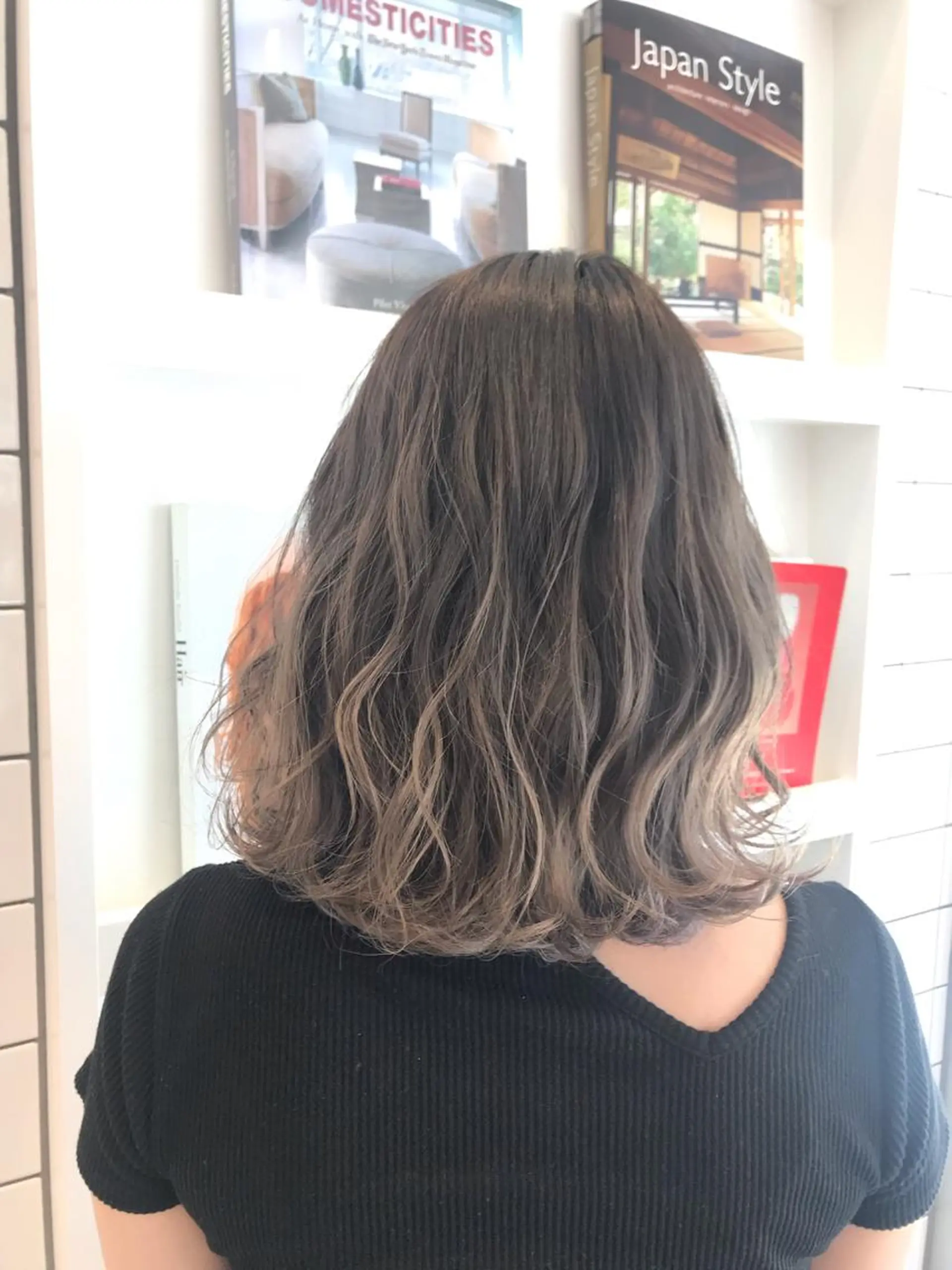 ミディアム カラー グラデーションカラー グレージュ 髙橋 かすみのヘアスタイル