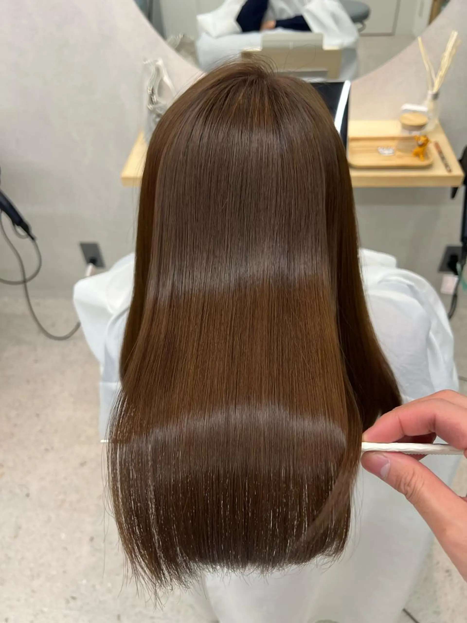 ミディアム とにかく明るい 美容師だったりしてのヘアスタイル