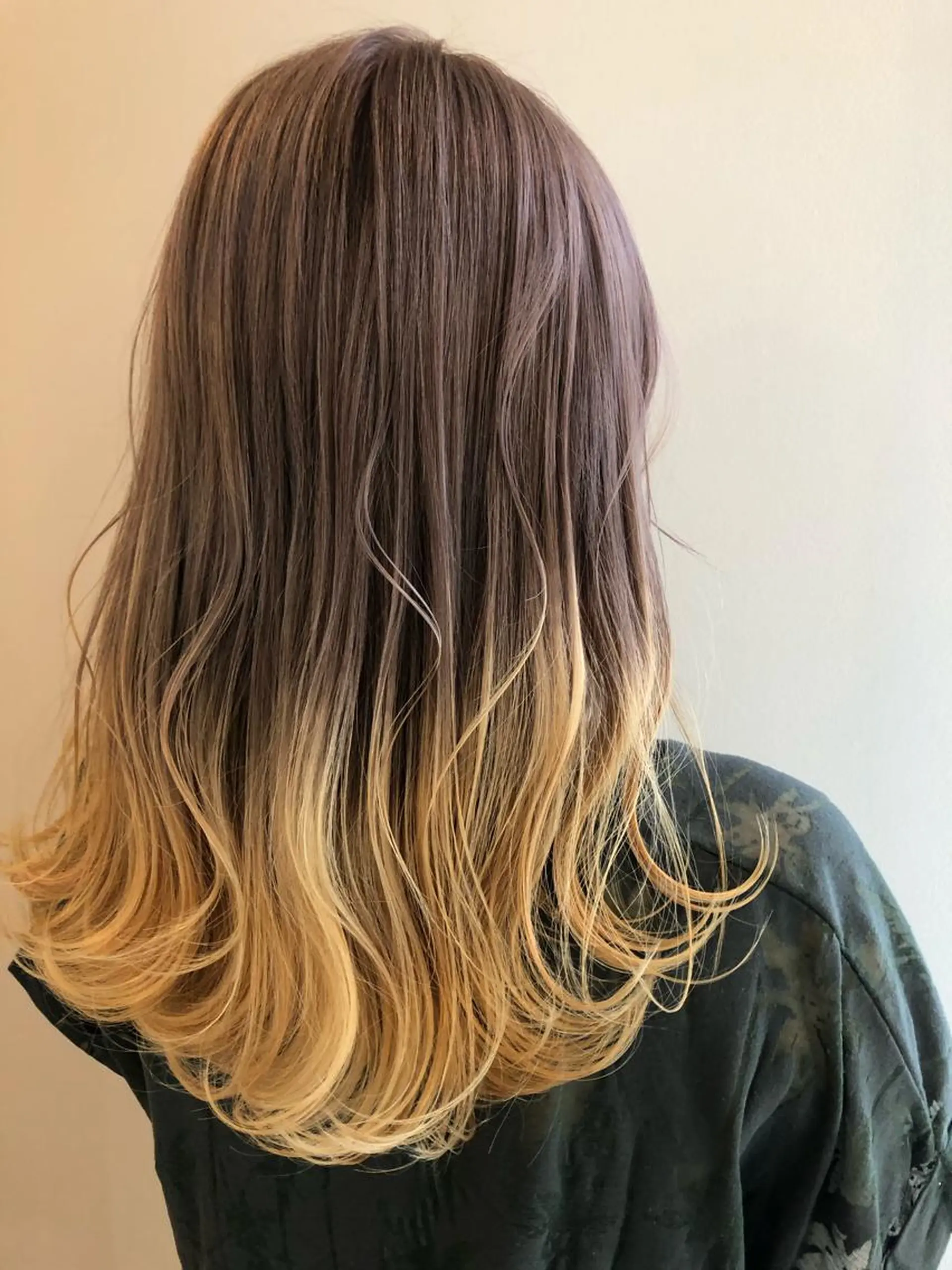 ロング カラー イエローカラー ヘアカラー トリートメント 似合わせ.ﾍｱｾｯﾄ 得意🌹井上美沙のヘアスタイル