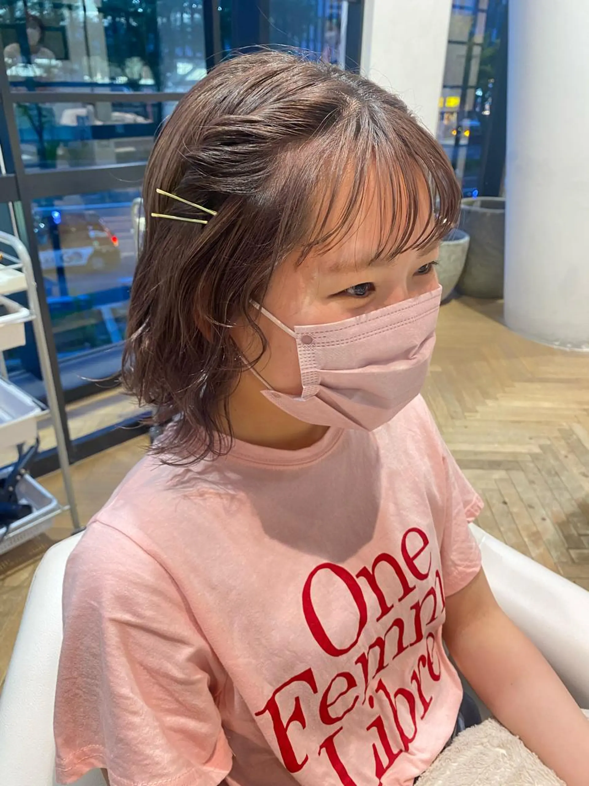 ミディアム カラー グレージュ 増井 彩乃のヘアスタイル