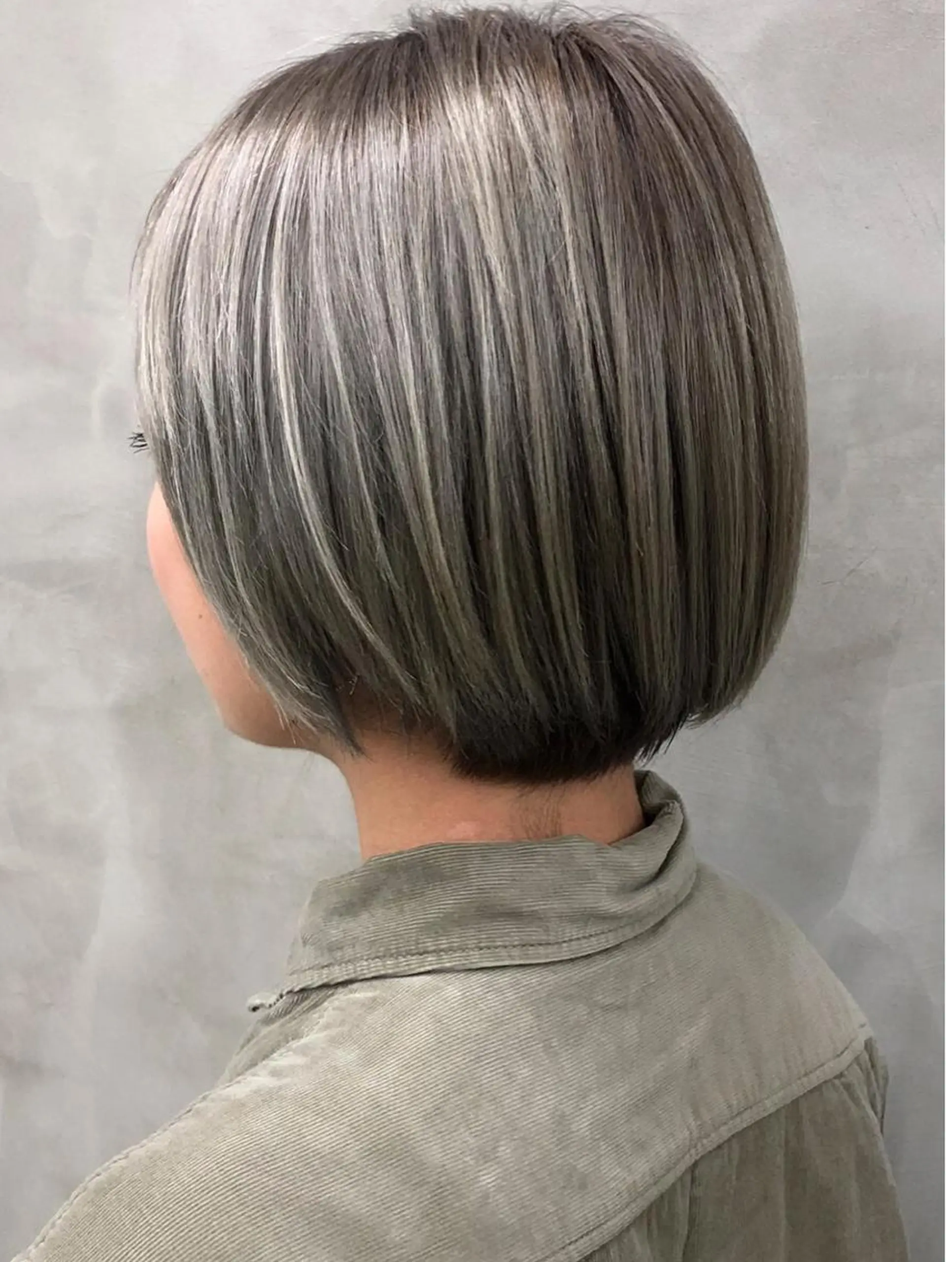 カラー グレージュ ショート・ボブ 徳竹淳一のヘアスタイル