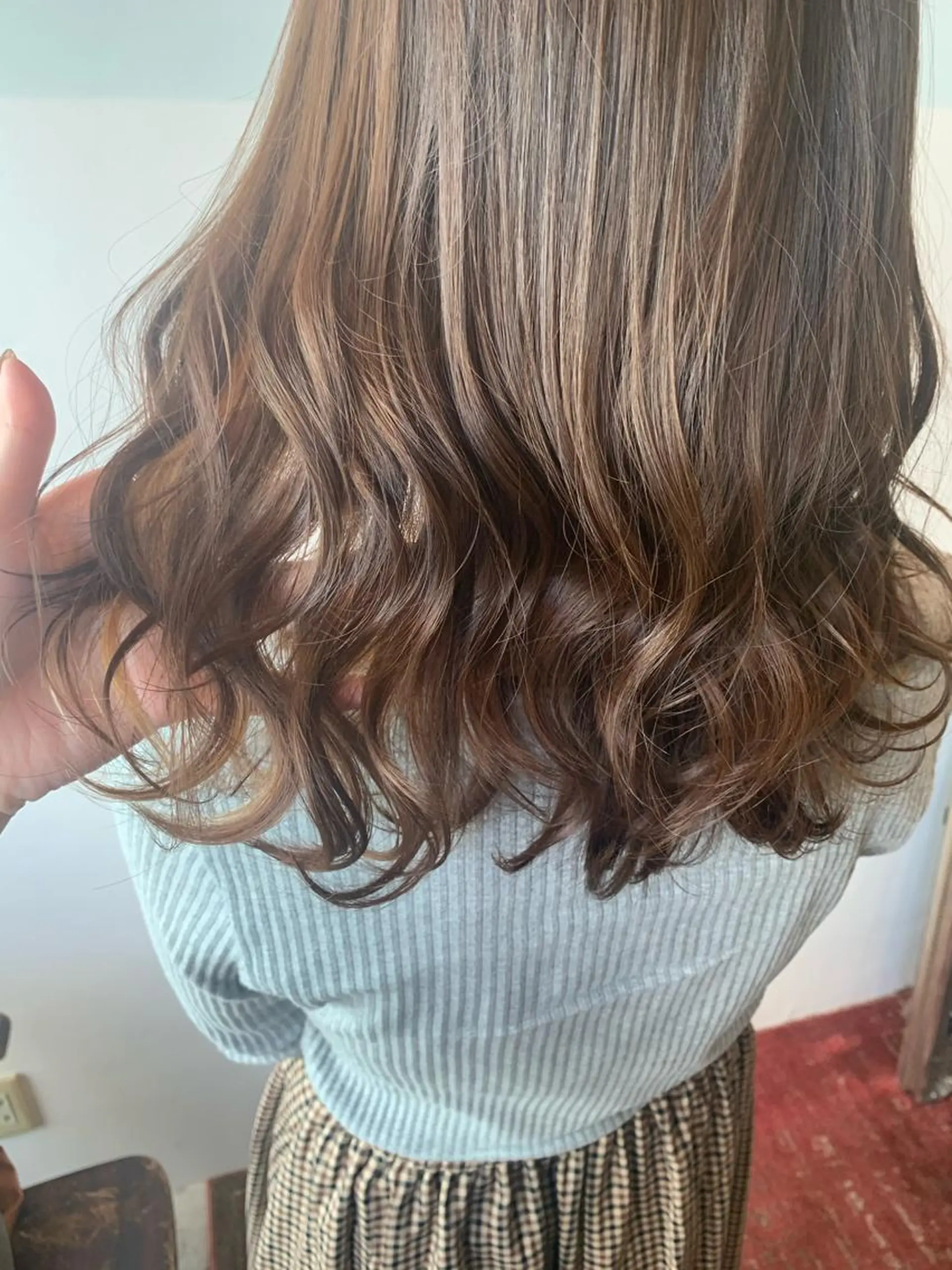 ミディアム カラー ハイトーン/レイヤー 💜Akaneのヘアスタイル