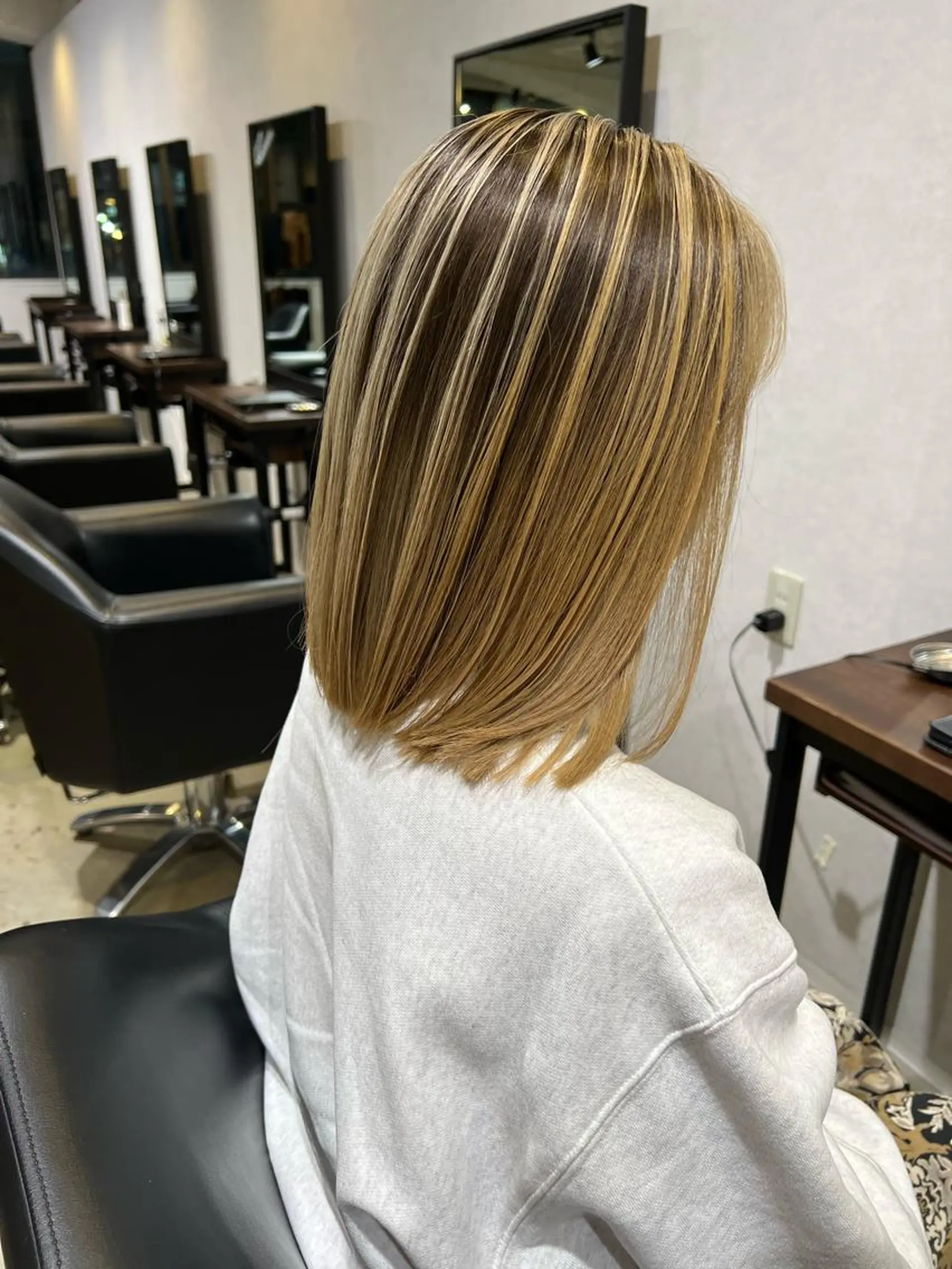 ショート カラー バレイヤージュ レイヤーカット Merly Osakaのヘアスタイル