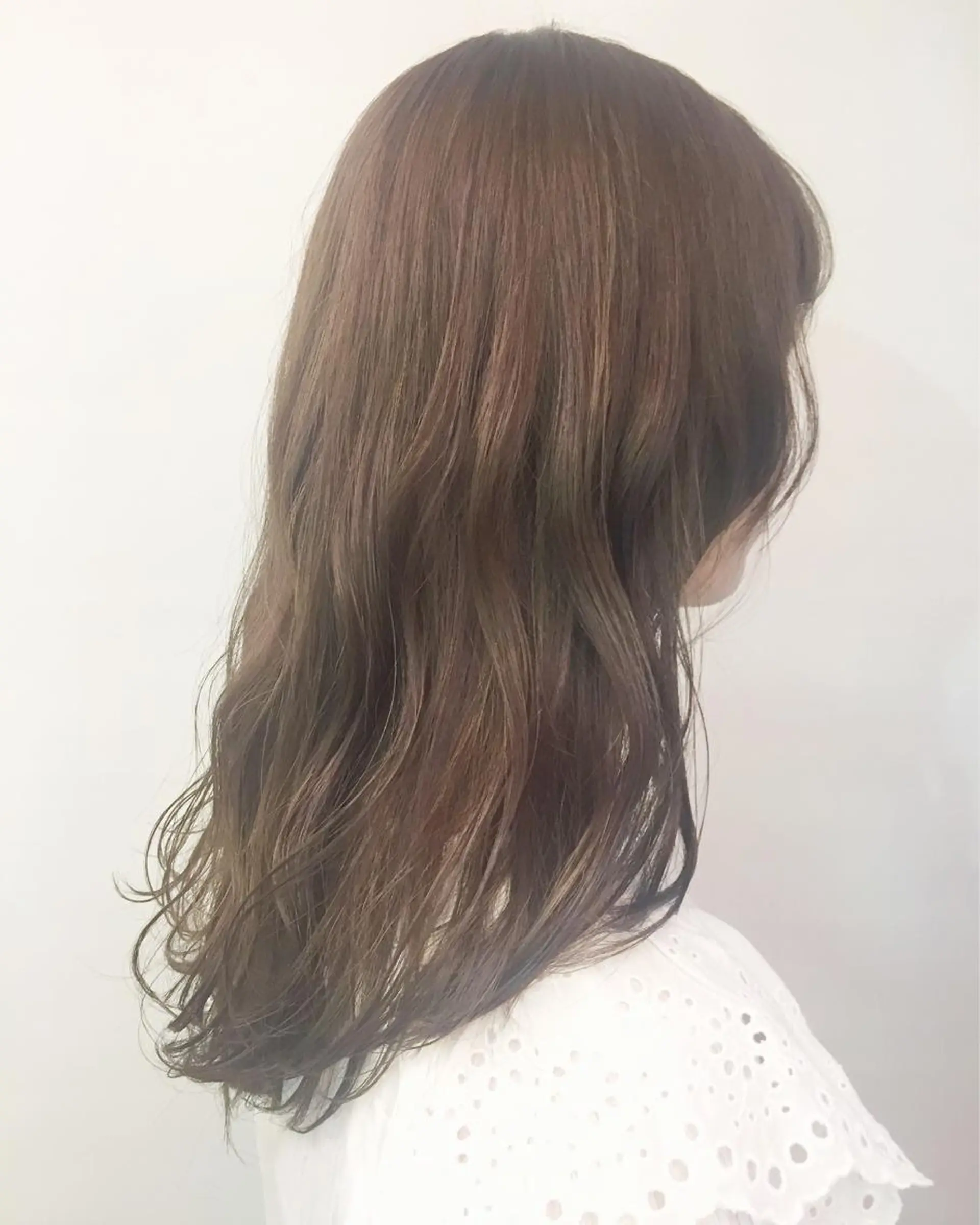 ロング カラー グレージュ ハイライトカラー ハイライト 齋藤 咲のヘアスタイル