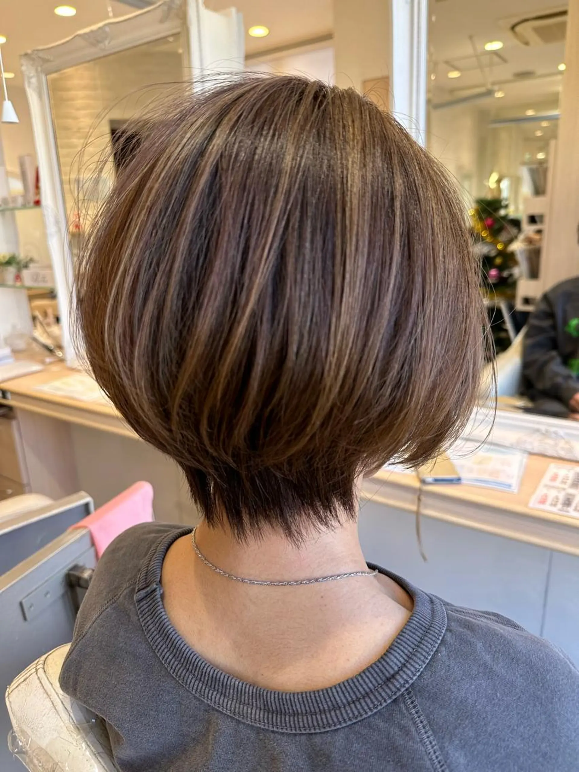 ショート カラー ショートボブ アッシュ ハイライトカラー ボブ ハイライト カット ヘアカラー 鈴木 華枝のヘアスタイル