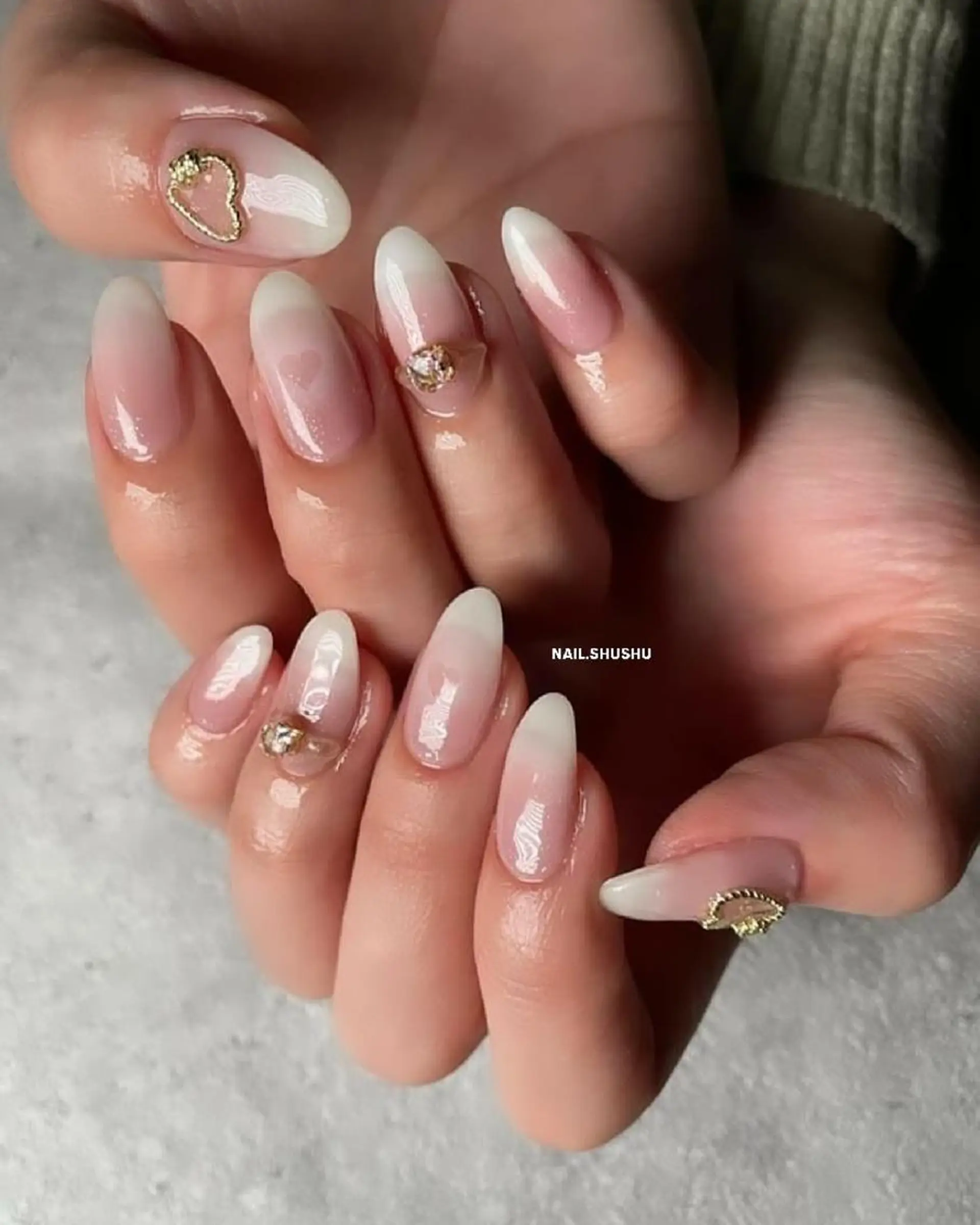 ネイル 持ち込み ニュアンスネイル ワンカラーネイル シンプルネイル バレンタイン 3dパーツ/流行り 👧shushu❤️のネイルデザイン