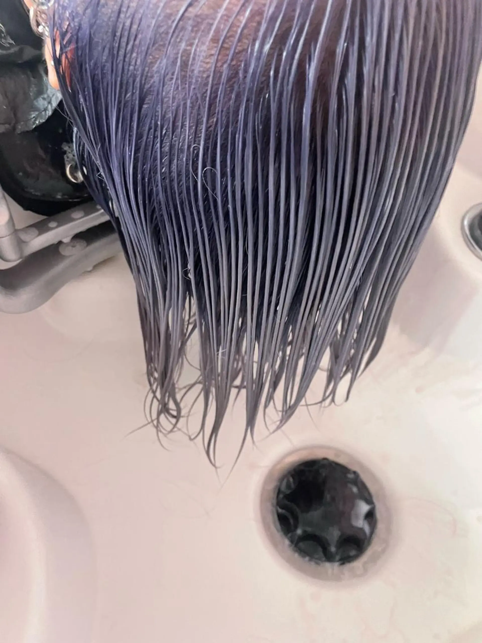 セミロング カラー アッシュ アッシュグレー アッシュグレージュ バレイヤージュ ミストバング ヘアカラー トリートメント ブリーチ率No.1 MANATO🎨🌈のヘアスタイル