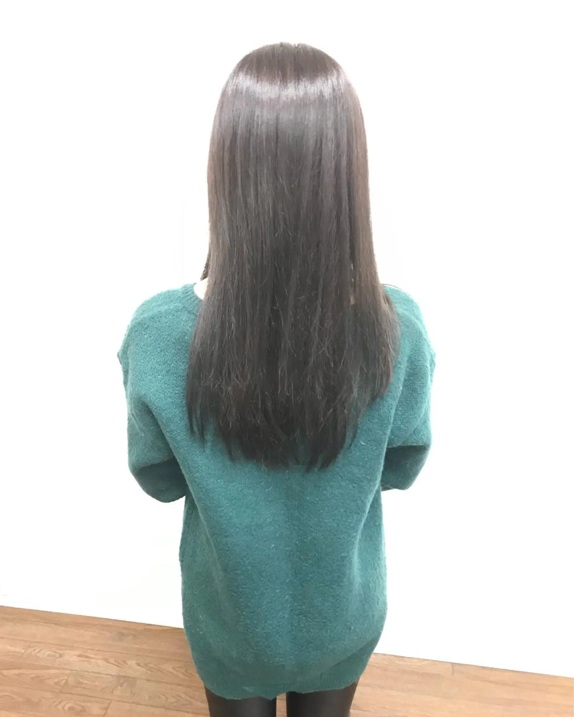 セミロング カラー アッシュ イルミナカラー ラベンダーカラー ラベンダーアッシュ ヘアカラー トリートメント GLAD 萩原のヘアスタイル