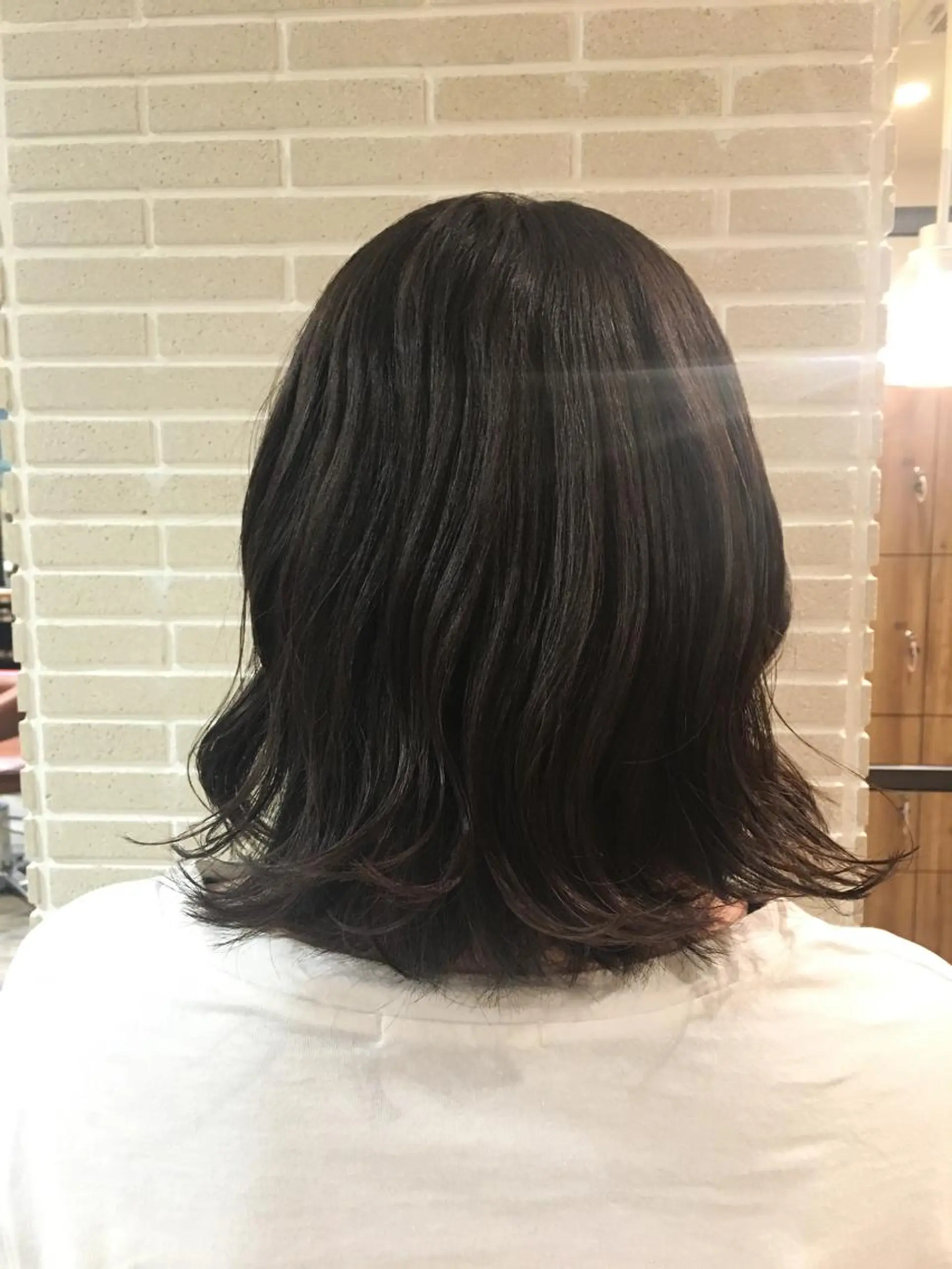 ミディアム カラー ウルフカット／吉村 桃子のヘアスタイル