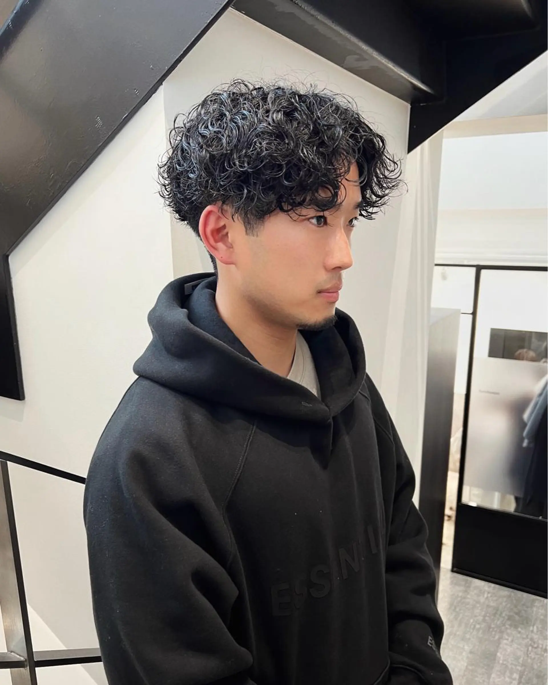 パーマ メンズ メンズパーマ 波巻きパーマ カット パーマ Qin shaire salon 原宿verno店所属・【センターパート】 ETO／江藤翼の眉毛・アイブロウイメージ