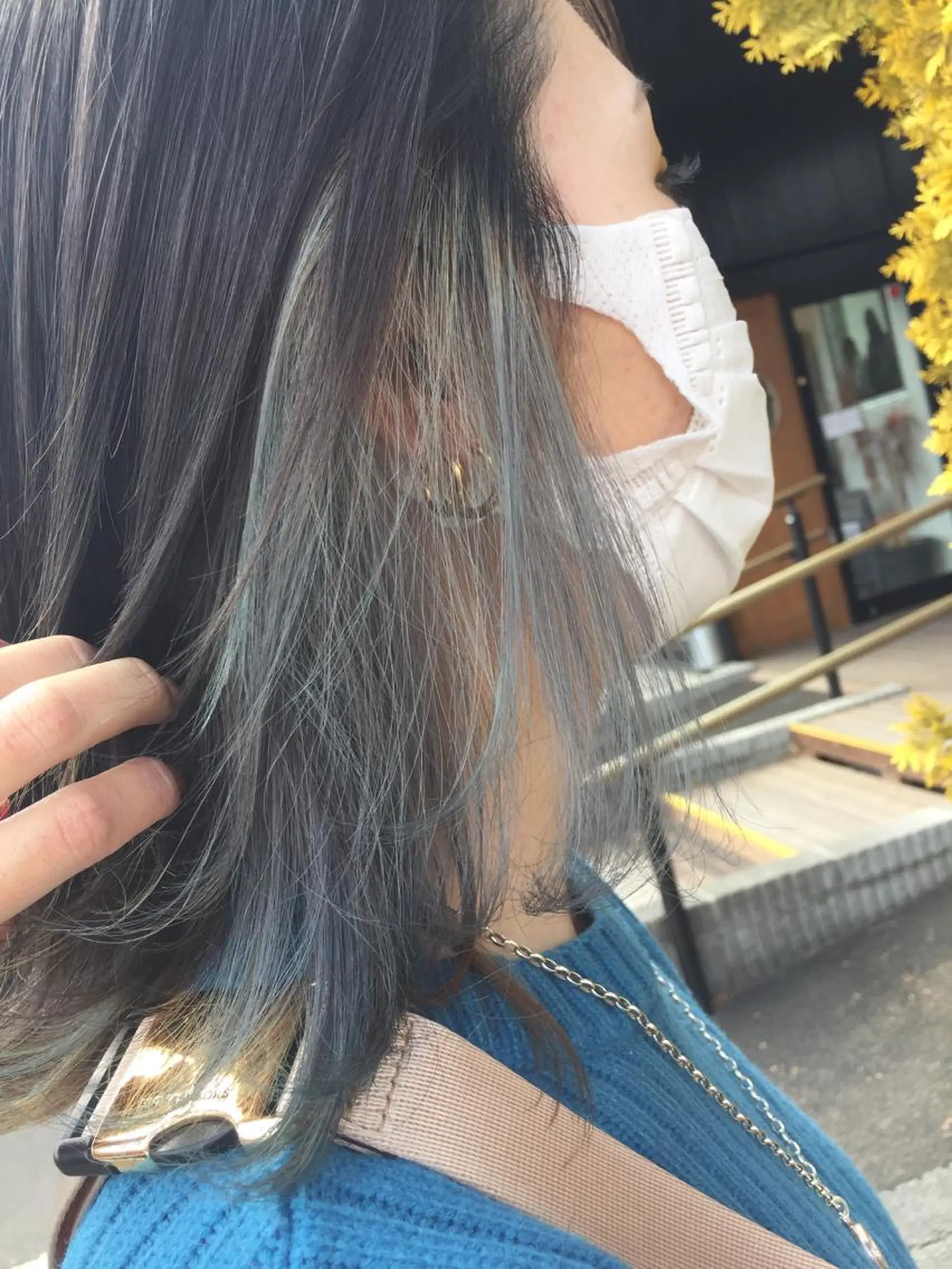 ミディアム カラー ブリーチ インナーカラー シルバー CHIKA Rimのヘアスタイル