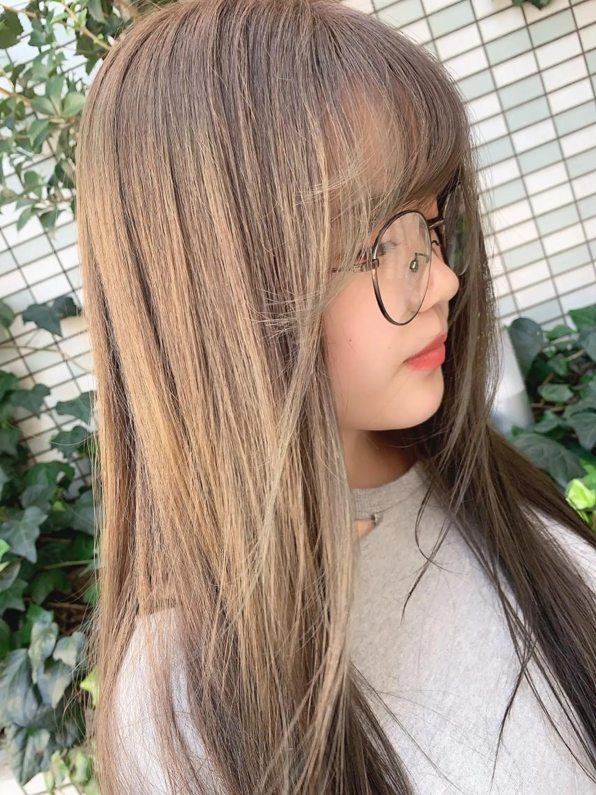 ロング カラー ベージュカラー ブリーチ 透明感カラー ブリーチなしカラー オリーブベージュ カワシマ セイカのヘアスタイル