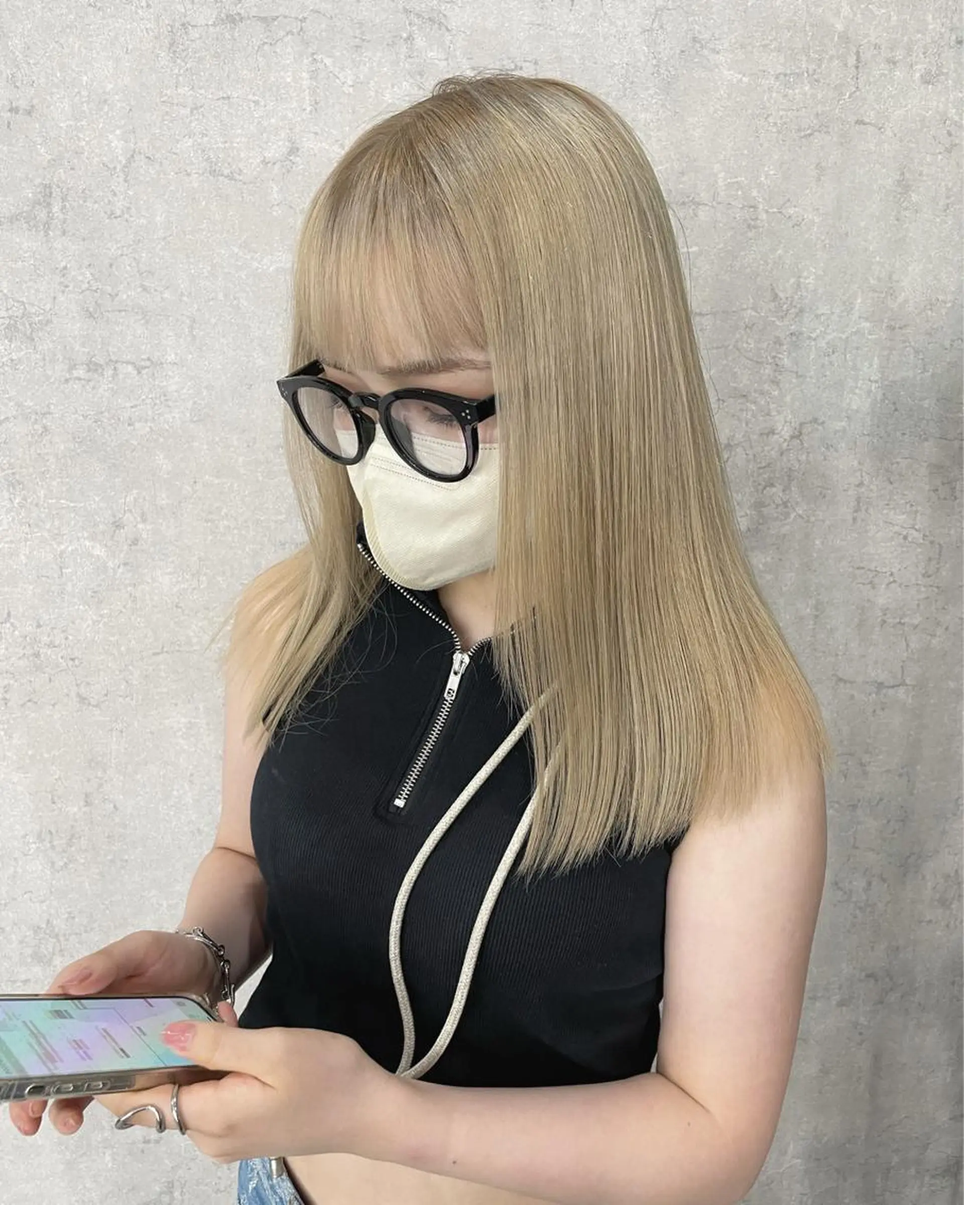 セミロング カラー ブロンド ヘアカラー 袴田 伊代のヘアスタイル