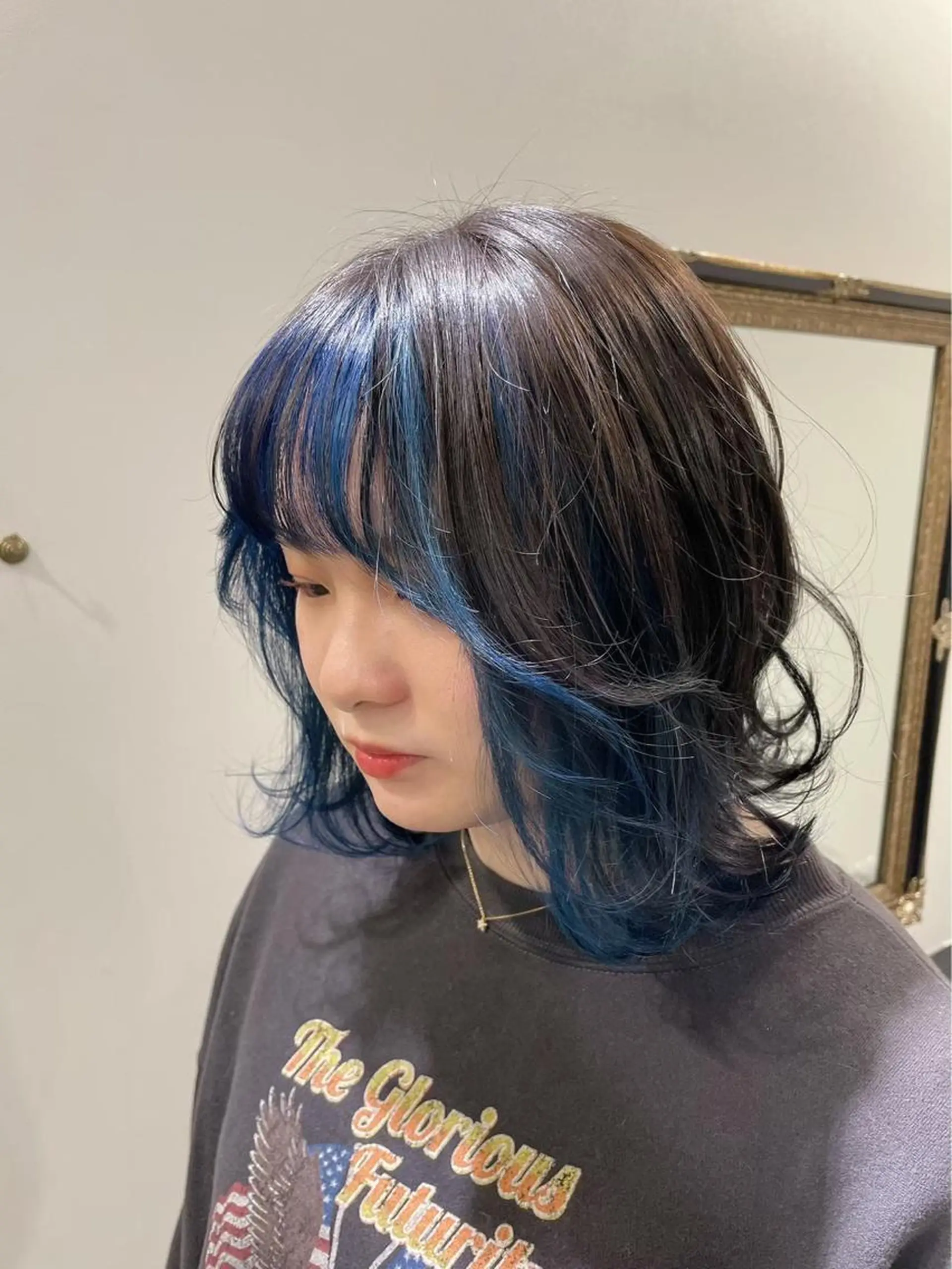 ミディアム カラー ヘアアレンジ ブルーカラー インナーカラー ヘアカラー フウト/メンズカット /メンズパーマのヘアスタイル