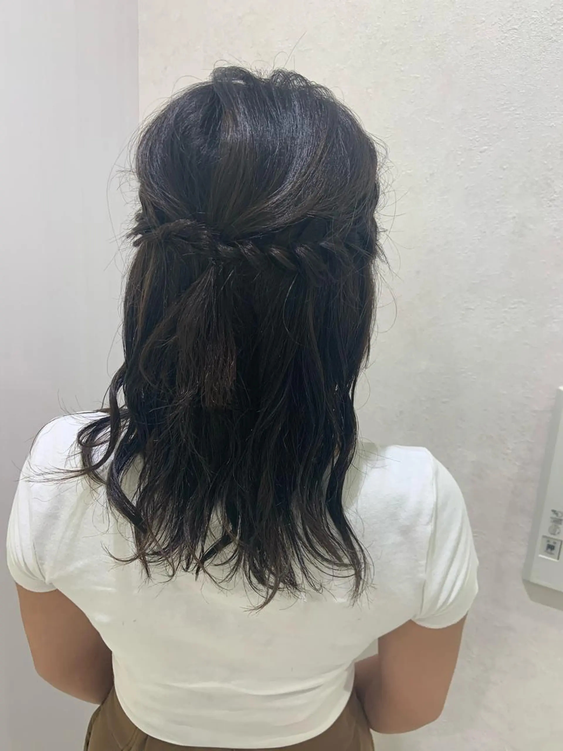 セミロング カラー パーマ ヘアアレンジ ハイトーンカラー🤍 山下 優華のヘアスタイル