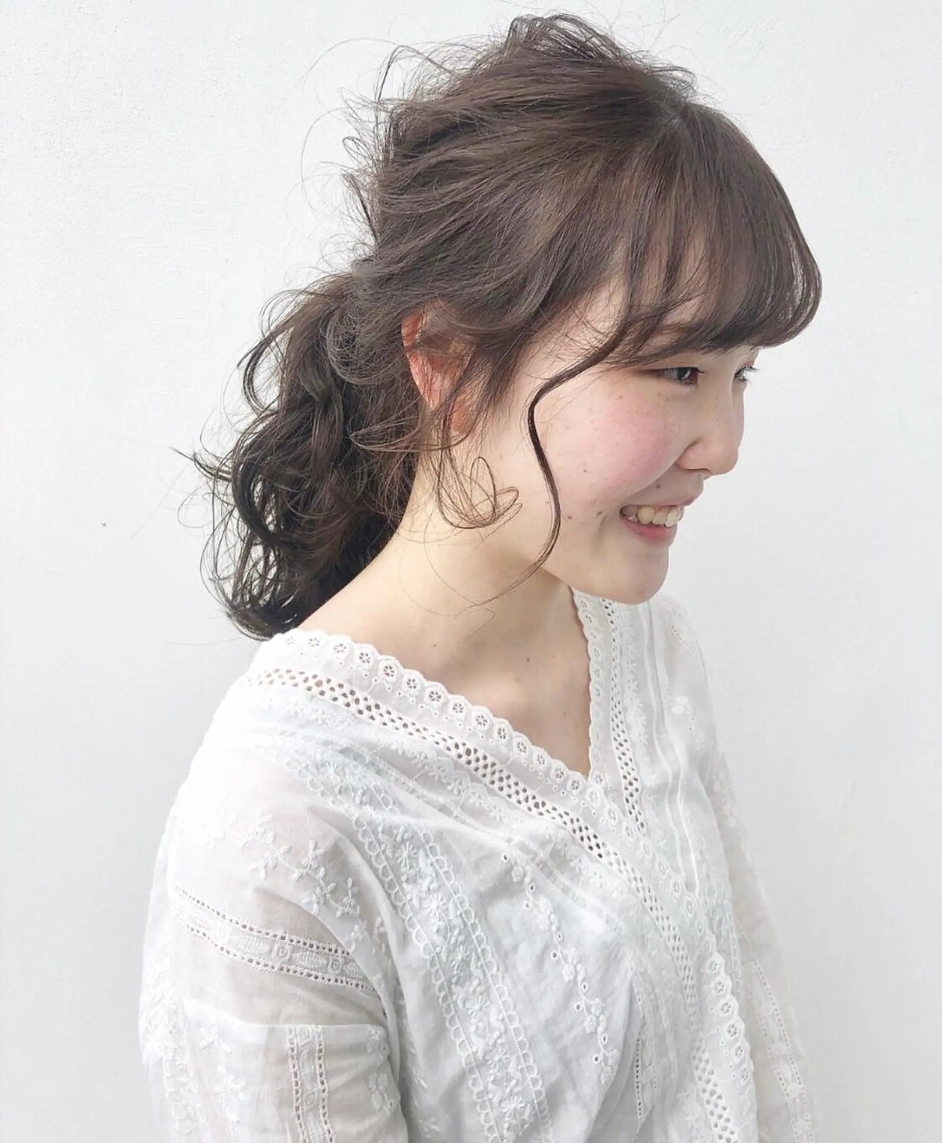 セミロング カラー ブリーチ 透明感カラー グレージュ ブリーチなしカラー 岩田 萌那のヘアスタイル