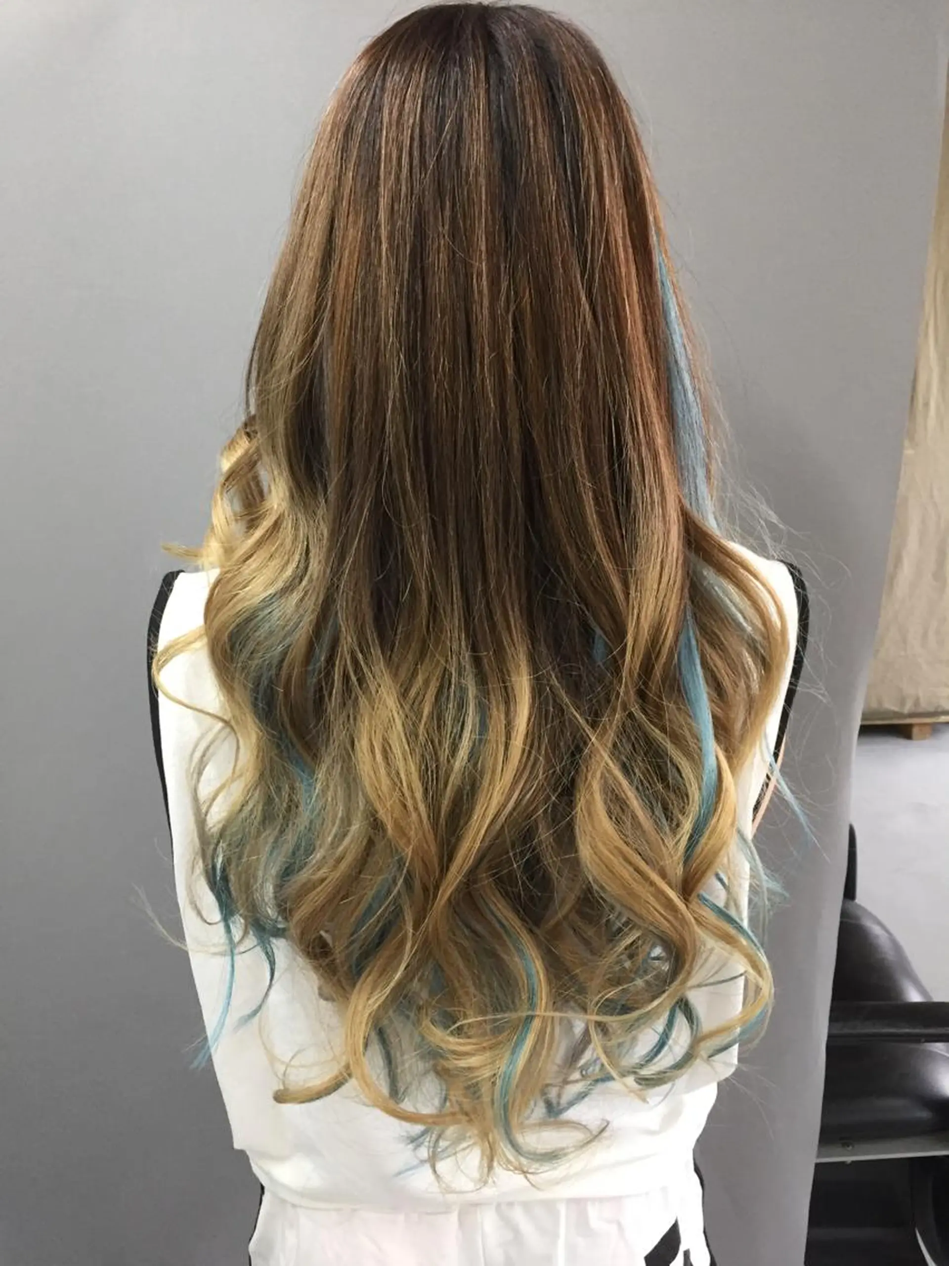 ロング カラー ヘアアレンジ ブルーカラー メッシュ エクステ 枝毛カット＆髪質改善 満足NO.1岡しゃんのヘアスタイル