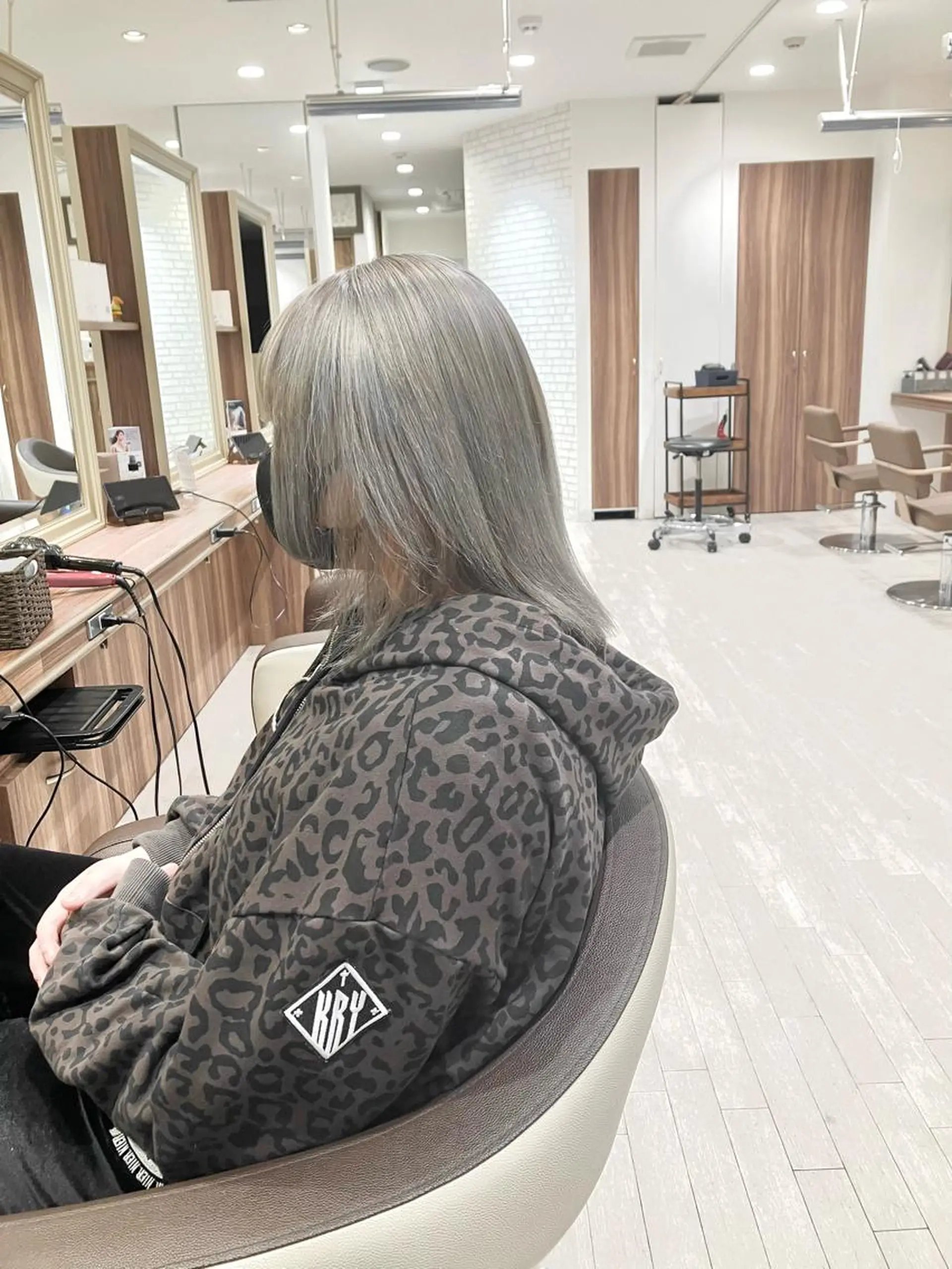 ミディアム カラー ヘアカラー Re:st所属・Miyavi/カラー ショートボブのヘアスタイル