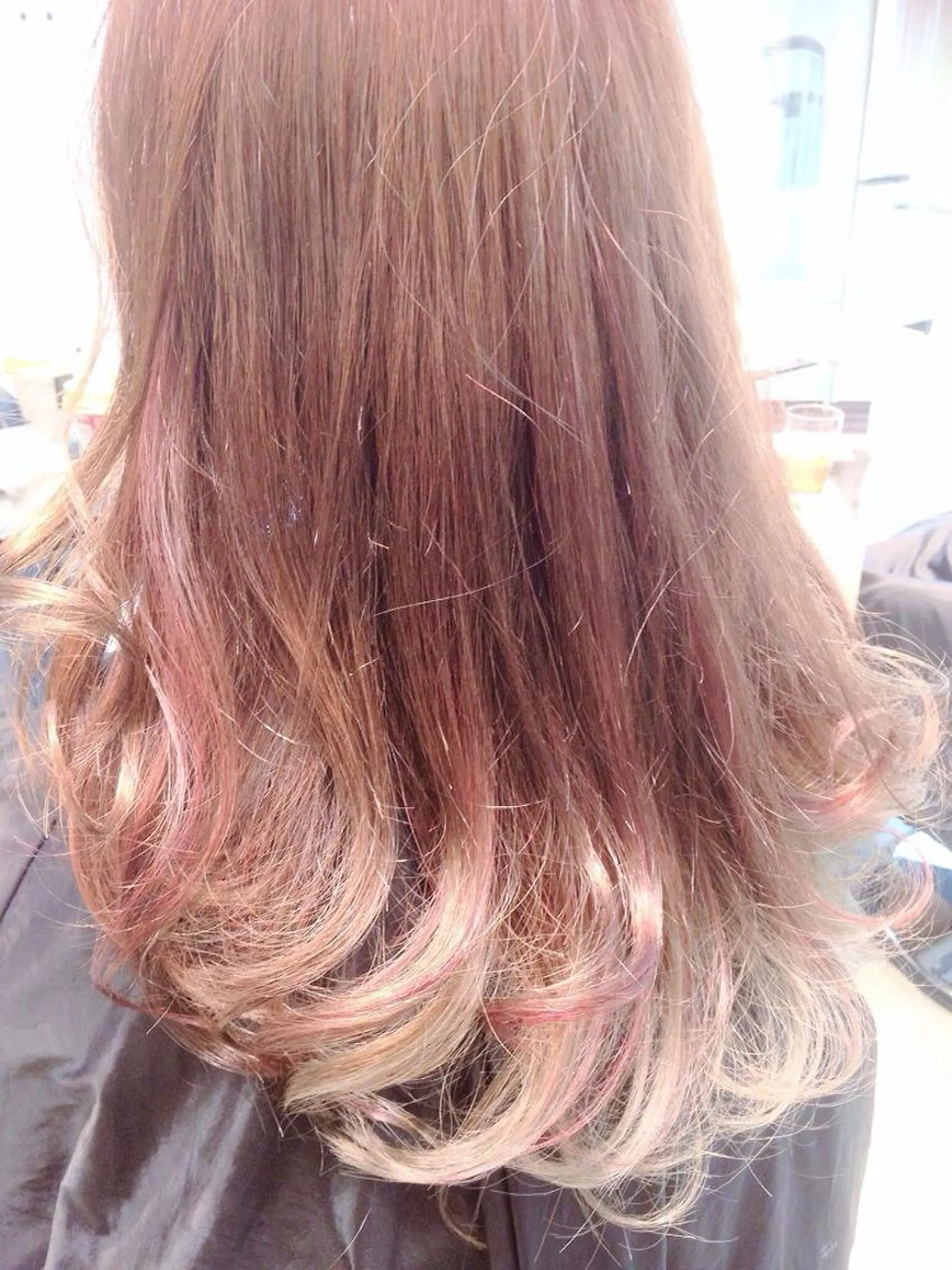 ミディアム セミロング ロング カラー グラデーションカラー レッドカラー シルバー Re:ta Hair 飯田淳平のヘアスタイル