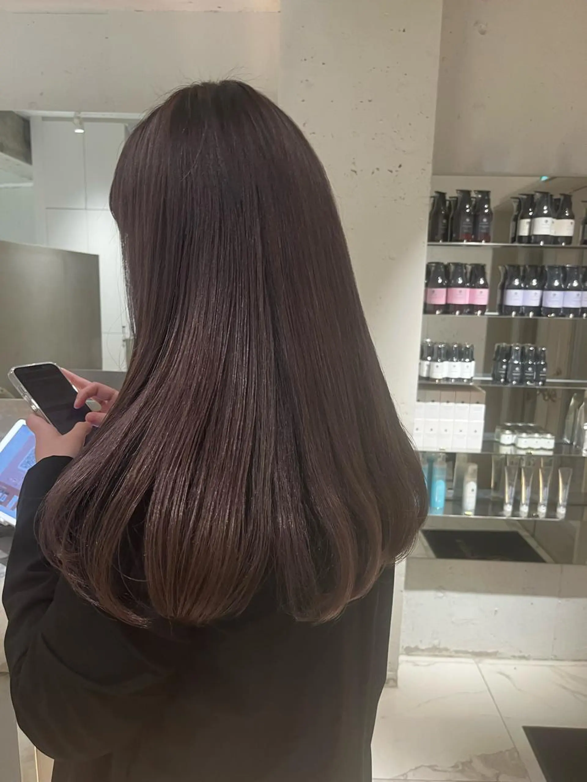 ロング カラー ベージュカラー ハイトーンカラー ラベンダーカラー ラベンダーベージュ ヘアカラー トリートメント ヘッドスパ ヘアセット カジュアルを女っぽく 𝗮𝘆𝗮𝗰𝗼のヘアスタイル