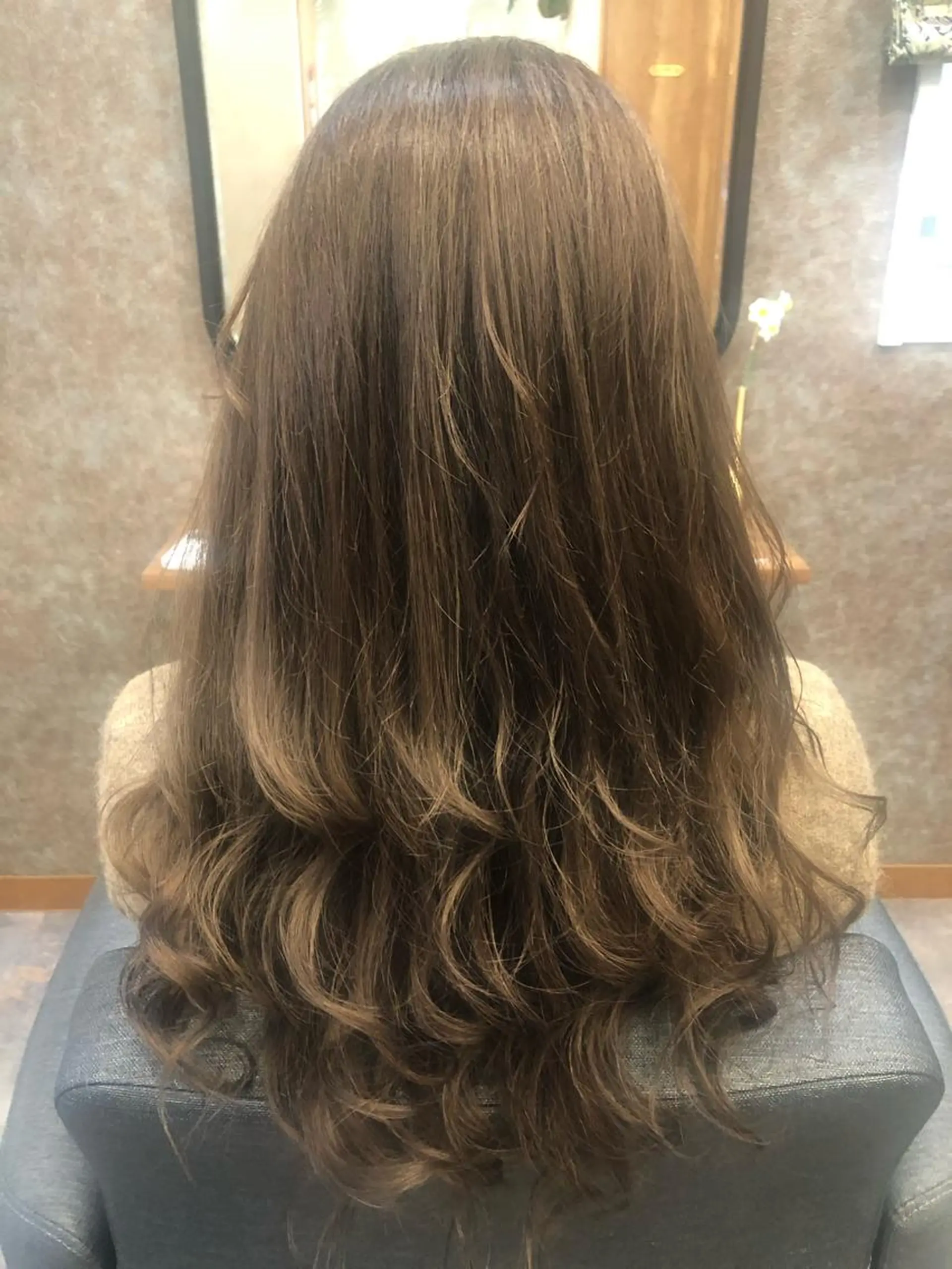 カラー グレージュ 入学式 卒業式のヘアスタイル 野咲き 美容室のマツエク・マツパデザイン