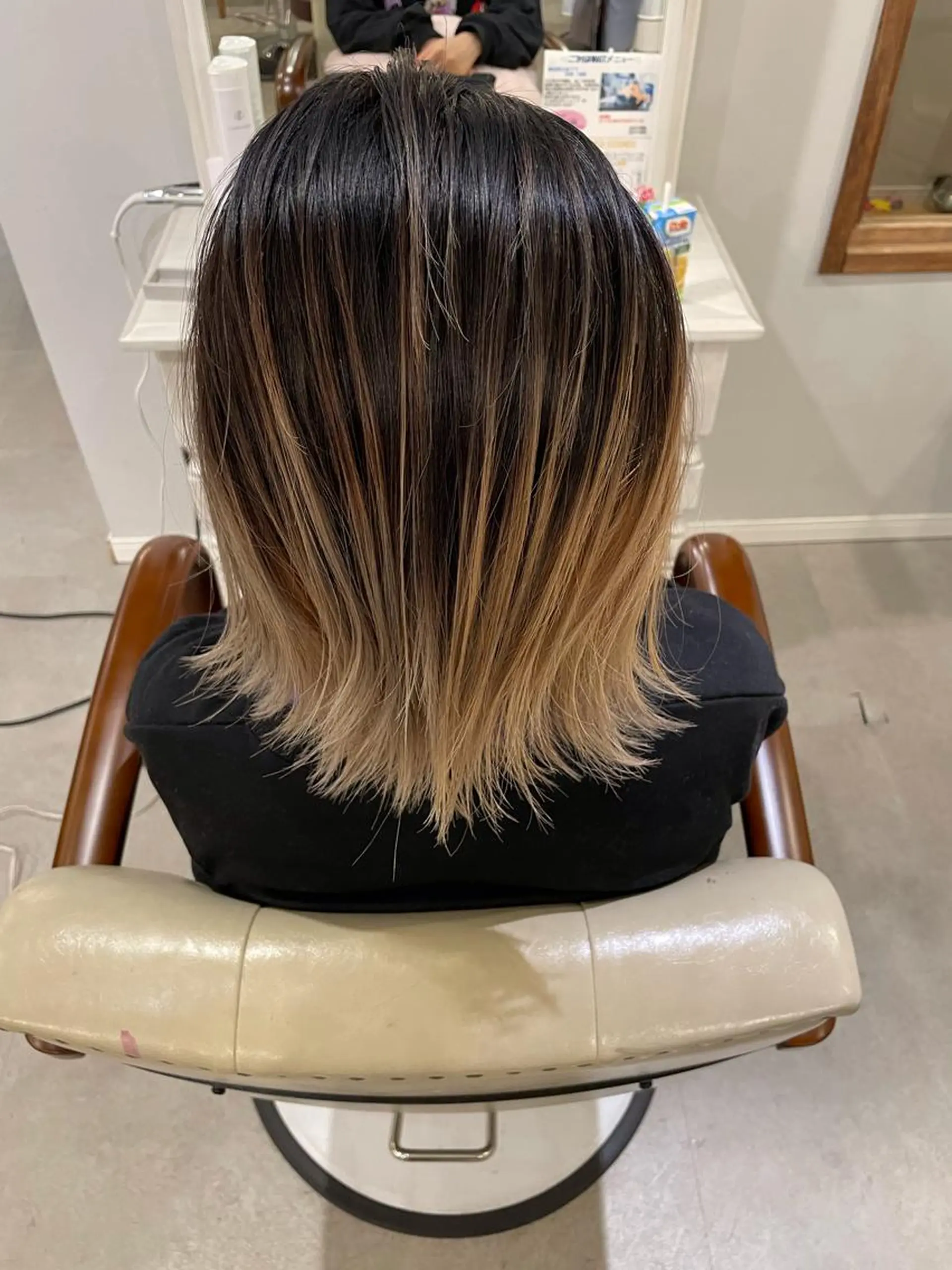 セミロング ヘアカラー to youハイライトのヘアスタイル