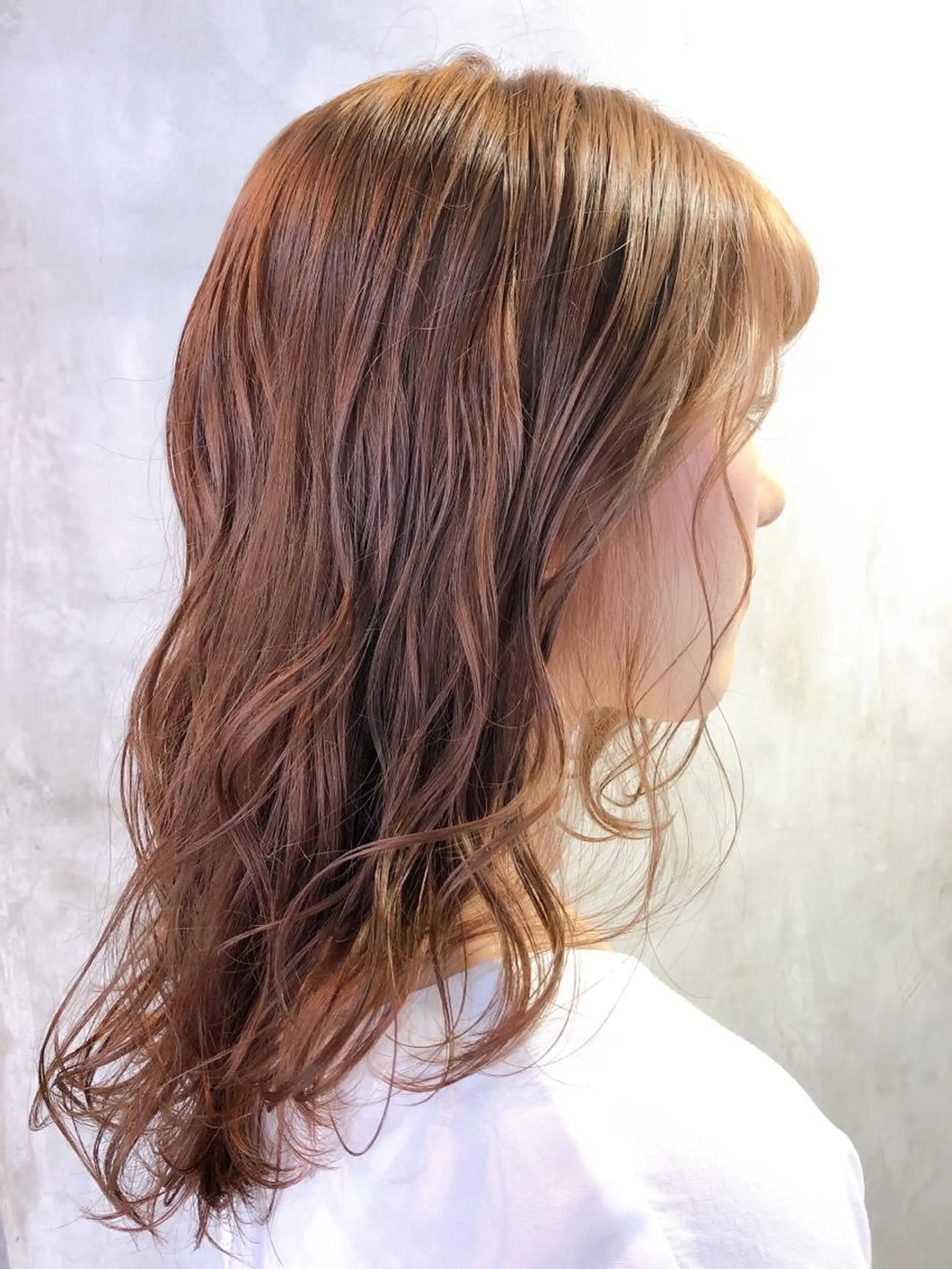 セミロング カラー アッシュ ブリーチ 透明感カラー ピンクカラー ピンクアッシュ ヘアカラー トリートメント SAKURA所属・鹿取 三紗子のヘアスタイル