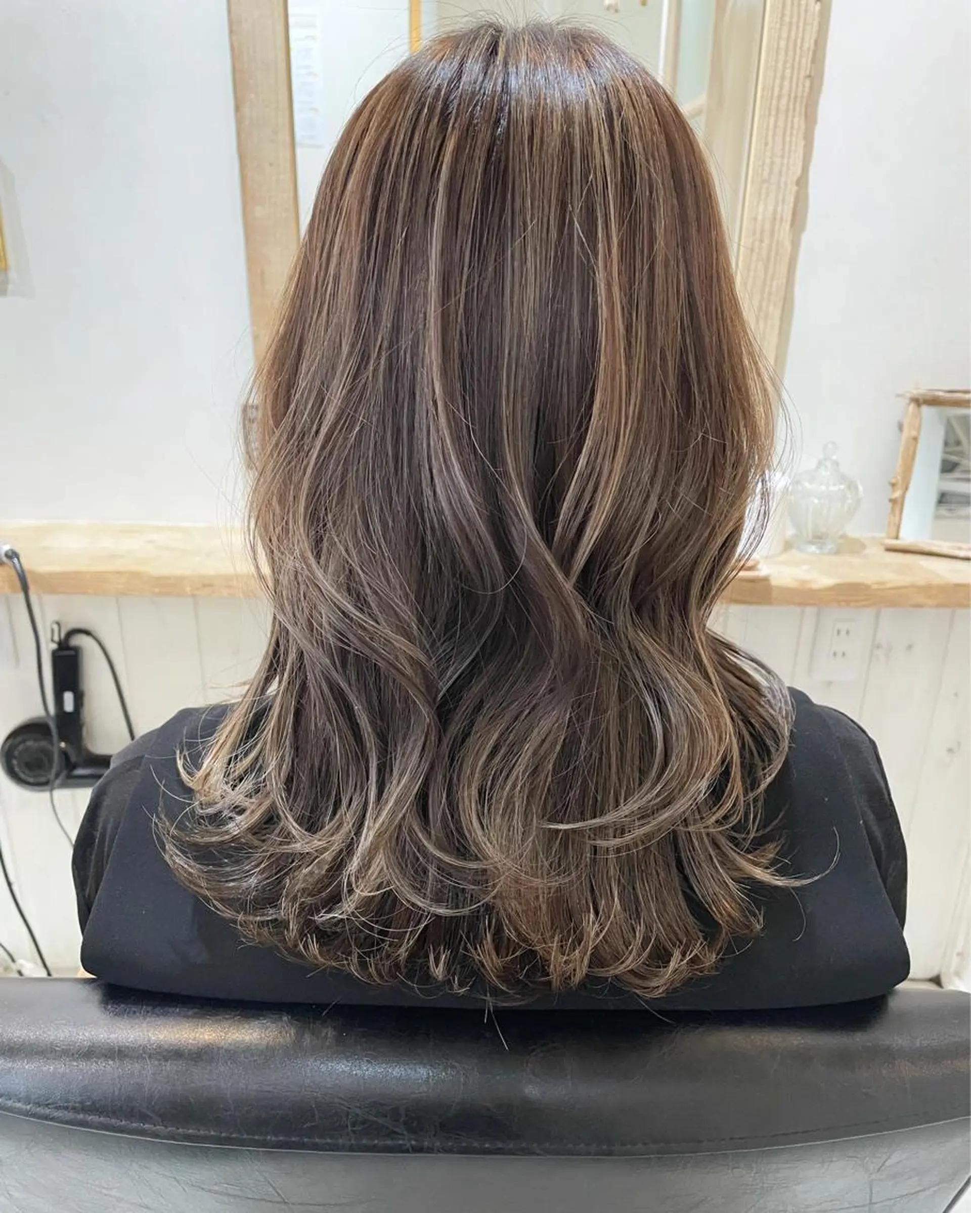 セミロング FERIA梅田🖤 透明感カラー🎀のヘアスタイル