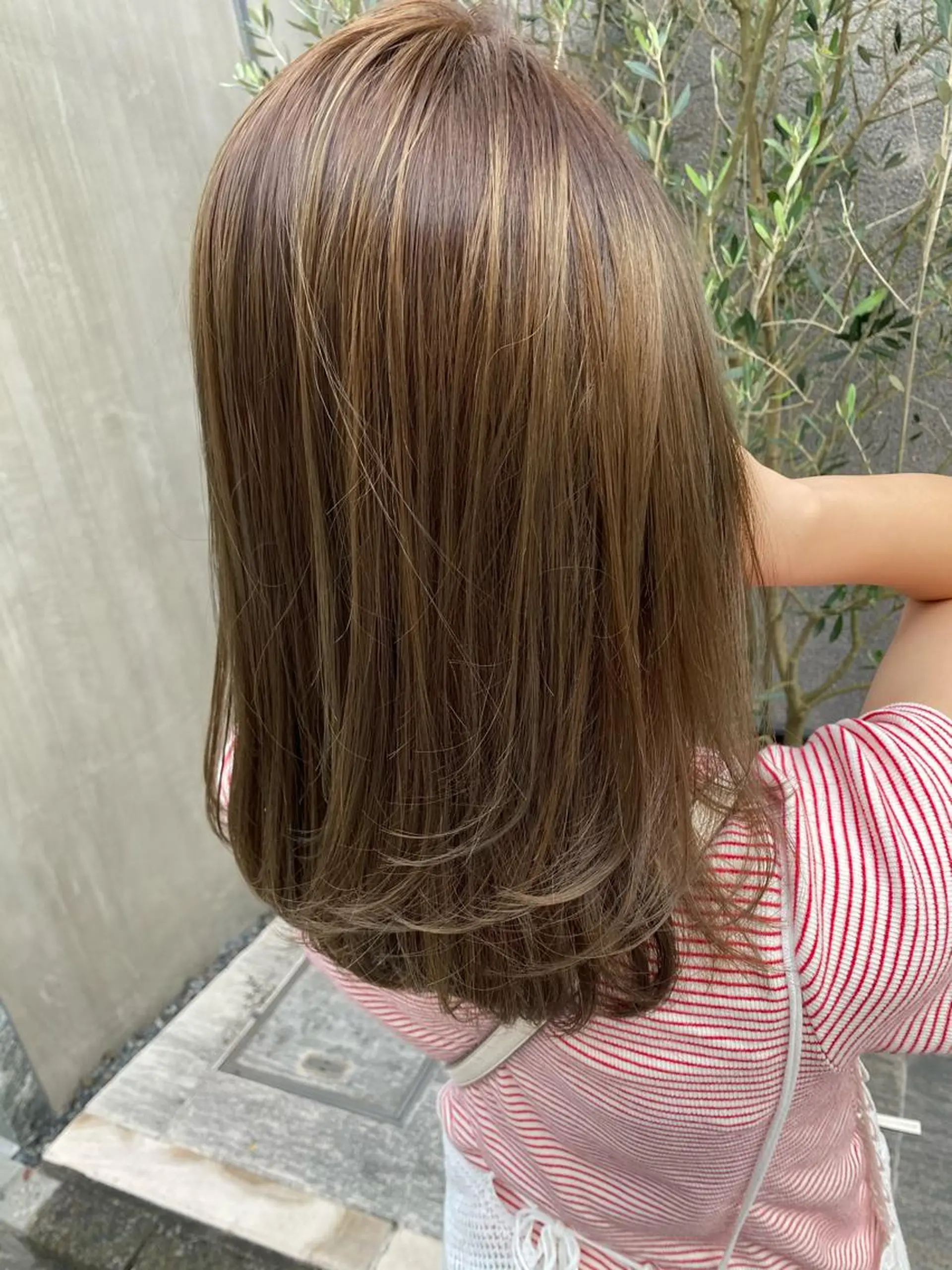 セミロング カラー ベージュカラー オリーブベージュ 赤み消し韓国ヘア レイヤー縮毛🤍渡邉のヘアスタイル