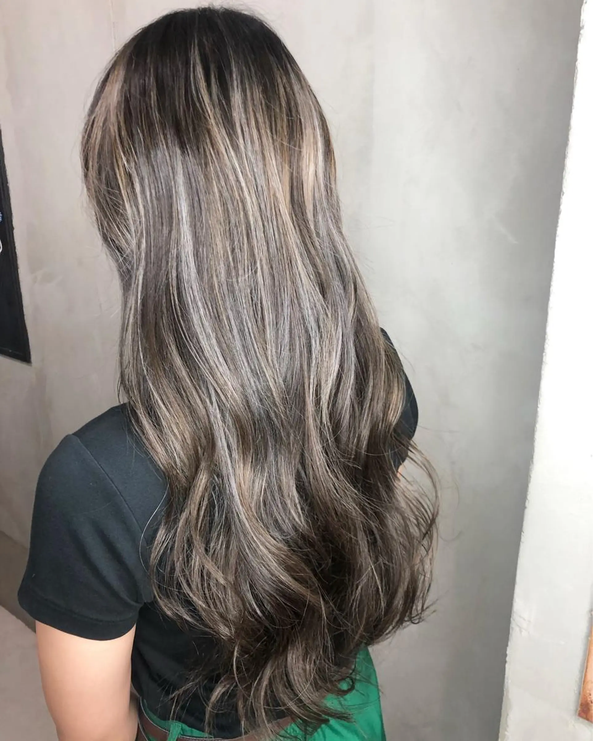 ロング カラー ブリーチ ケアブリーチ デザインカラー ハイライトカラー ハイライト mono azuのマツエク・マツパデザイン