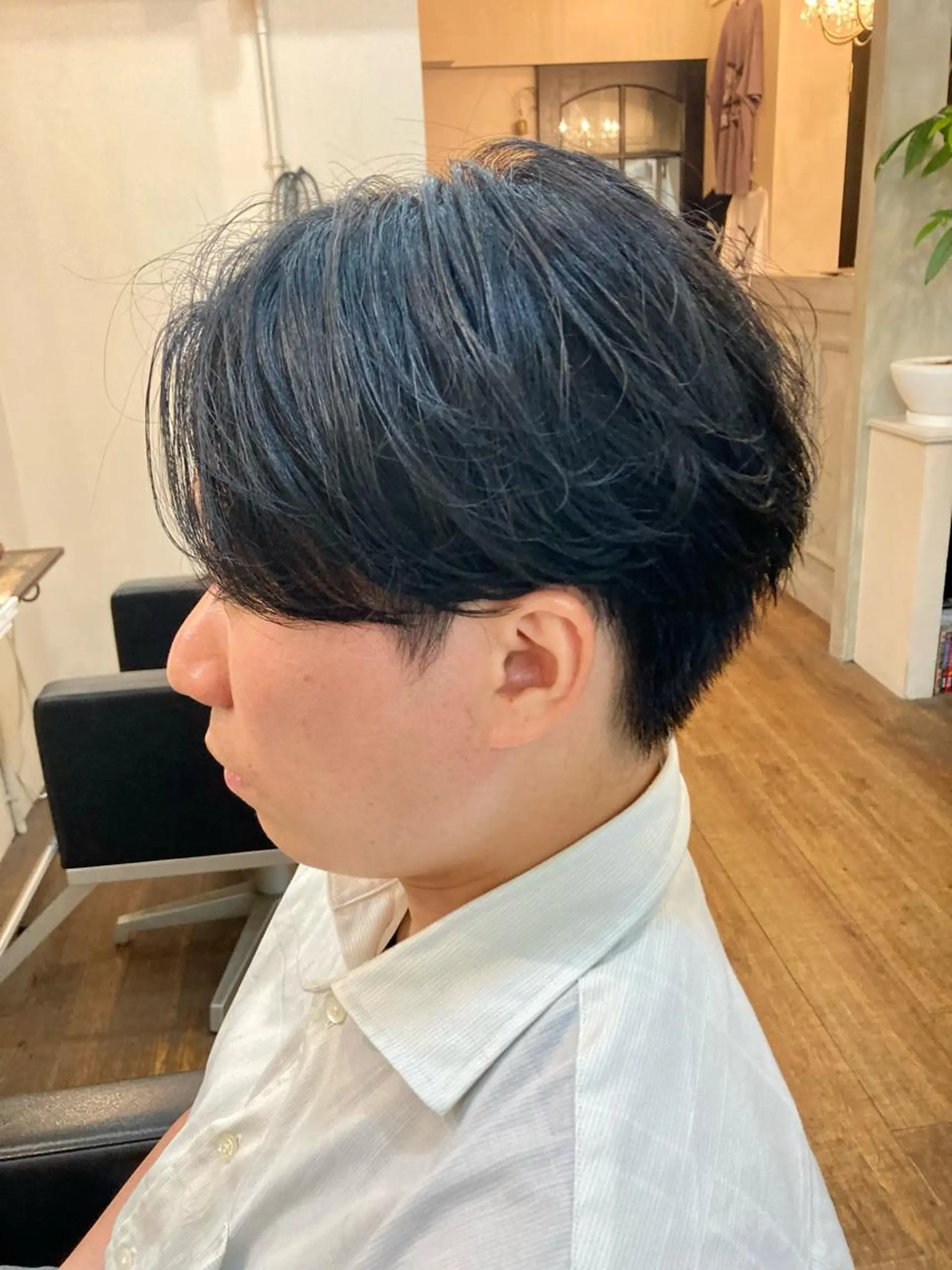 ミディアム メンズ ミディアムパーマ センターパート カルマパーマ メンズパーマ カット パーマ トリートメント AUTHENTIC private mens hair salon所属・完全個室マンツーマン メンズサロン草野貴樹のヘアスタイル