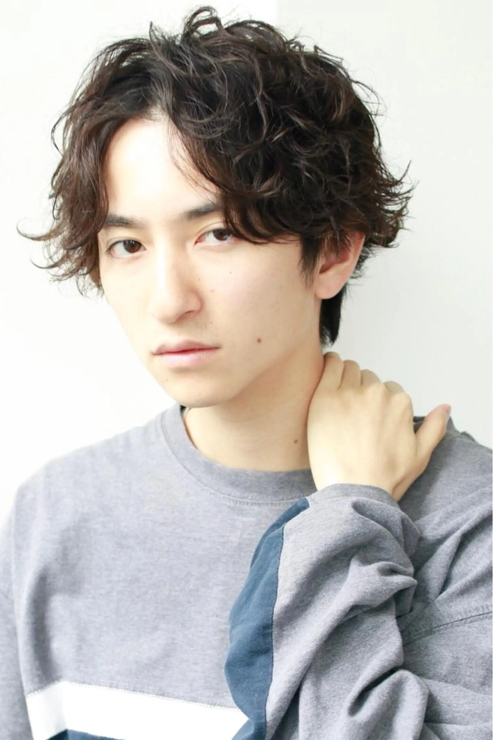 ミディアム カラー パーマ メンズ センターパート 赤み消し🌿 透明感カラー🫧のヘアスタイル