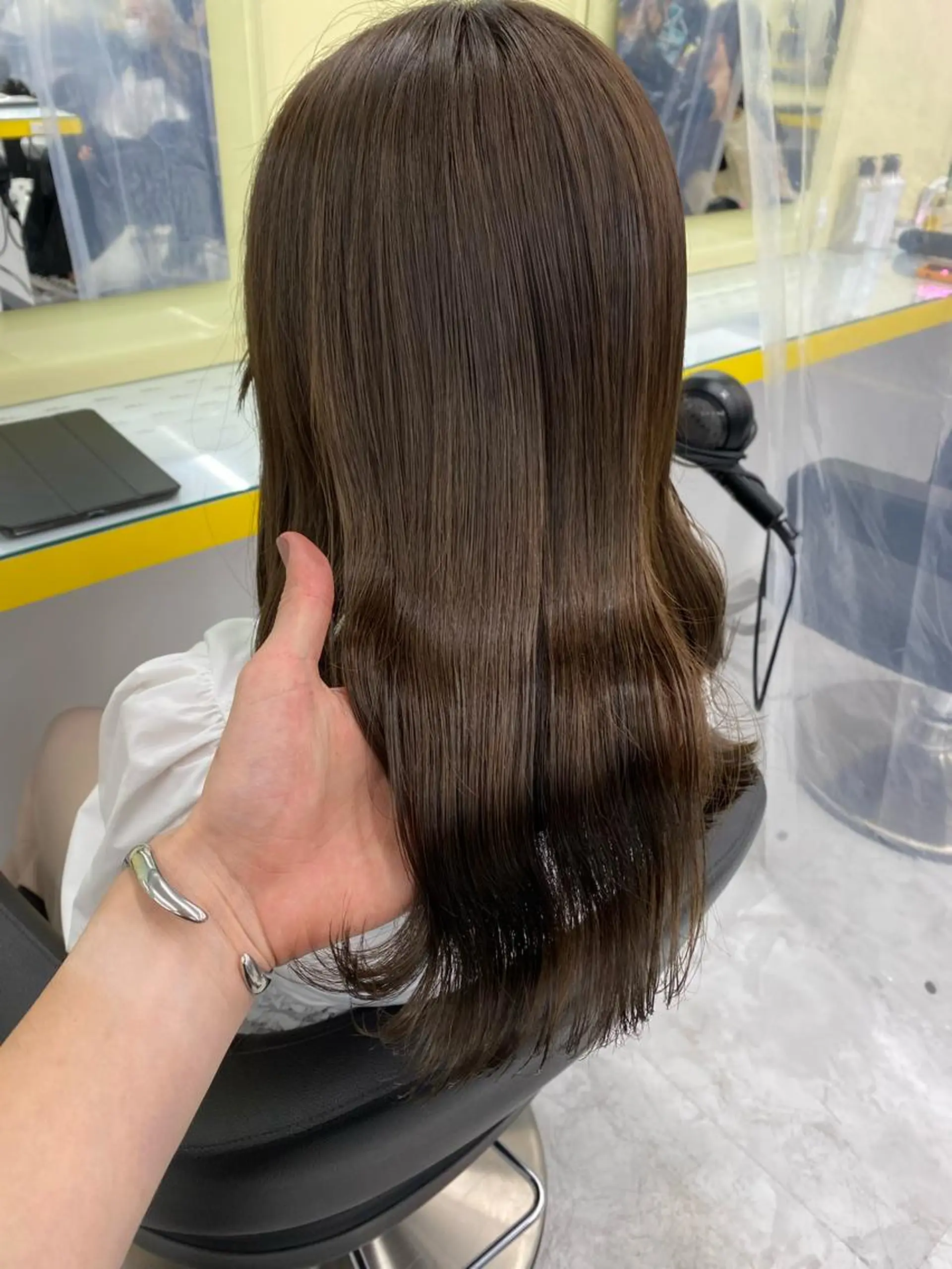 ミディアム カラー パーマ ヘアアレンジ ネイル マツエク・マツパ 韓国風ベージュ🤎 赤みなし🌿横浜🤎のヘアスタイル
