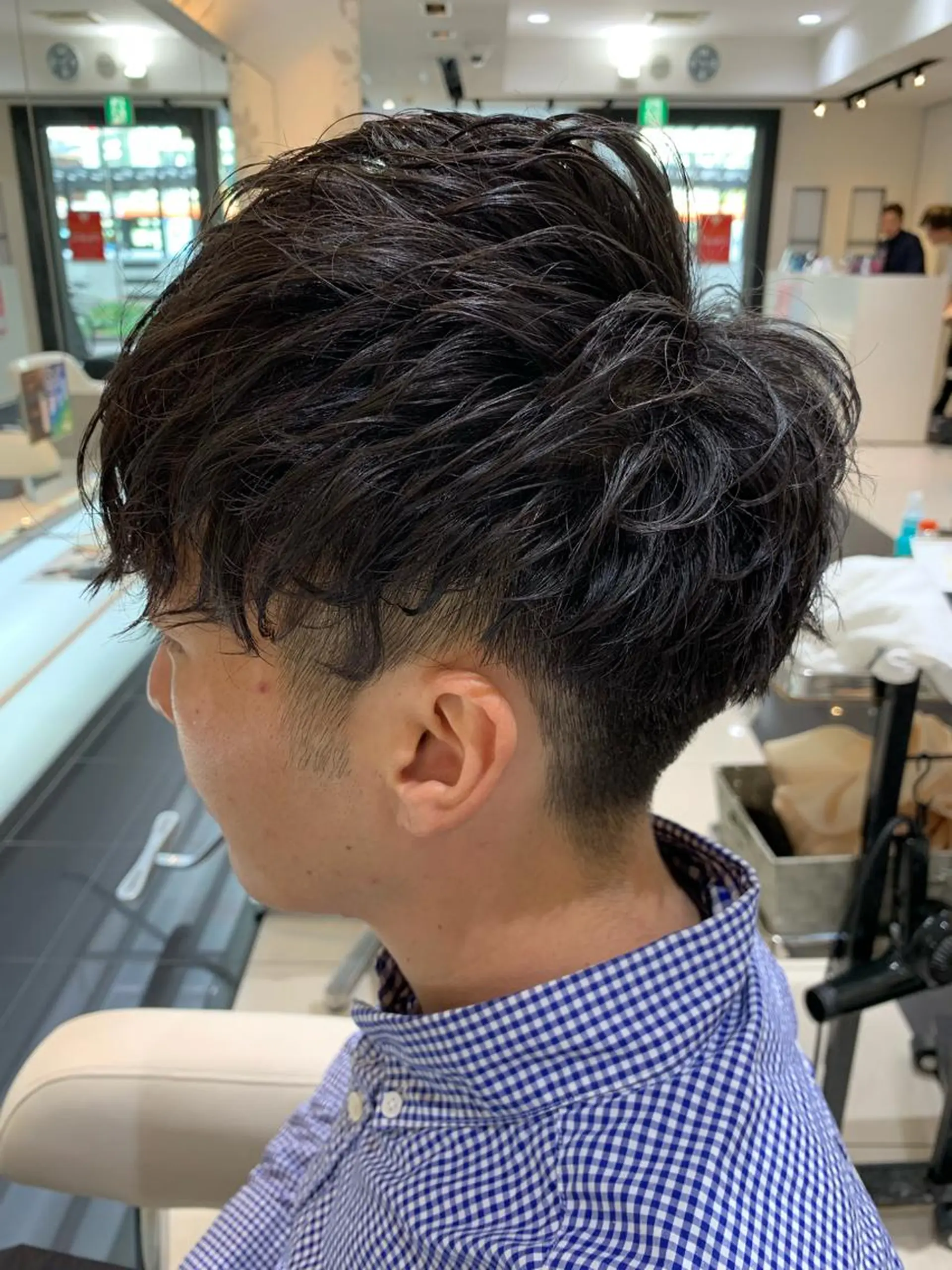 ショート パーマ メンズ マッシュ メンズパーマ スパイラルパーマ 赤み消しカラー /透明感カラー 上長のヘアスタイル