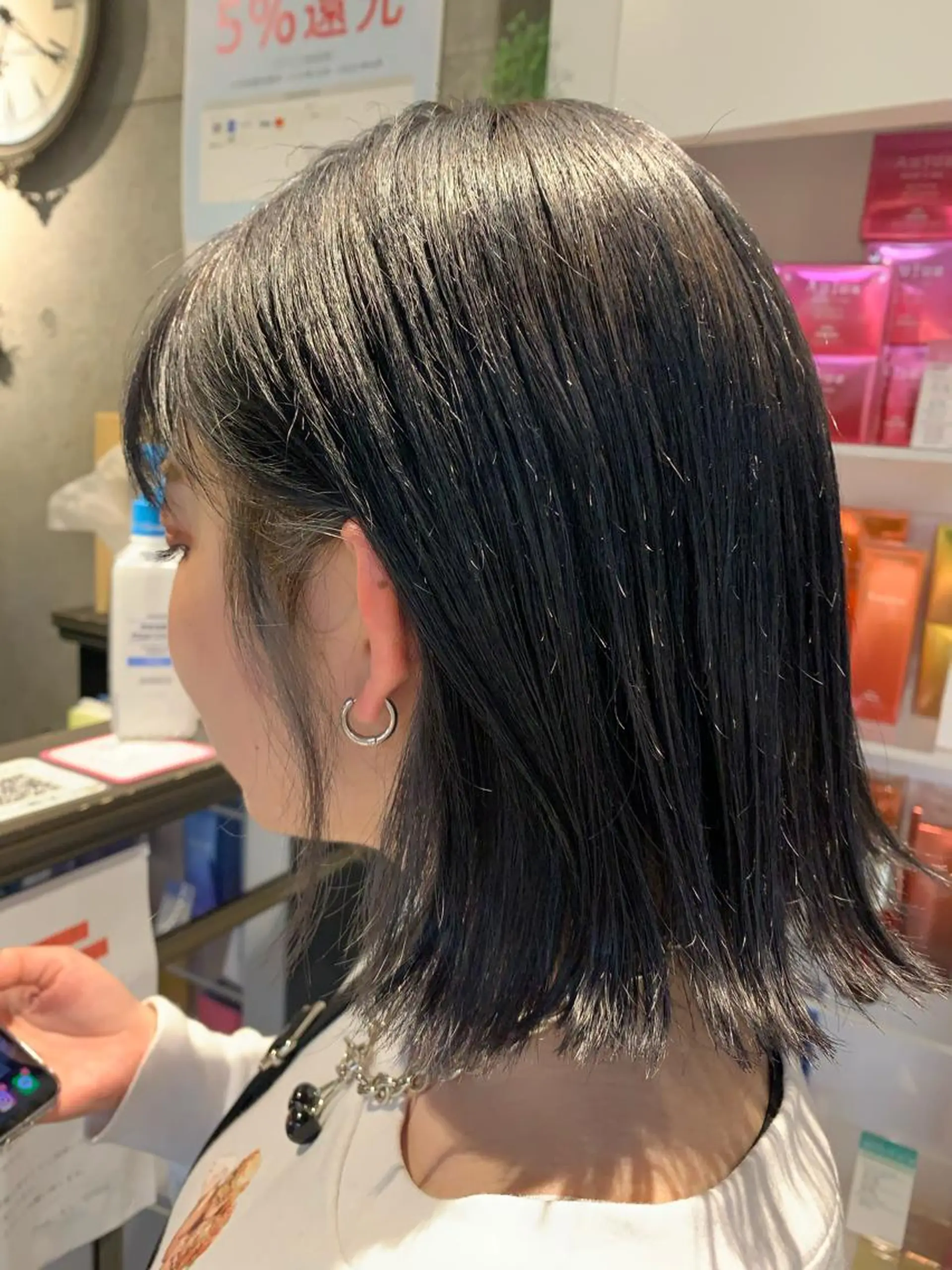 ミディアム カラー ダークグレー ダークグレージュ グレージュ にった みずきのヘアスタイル